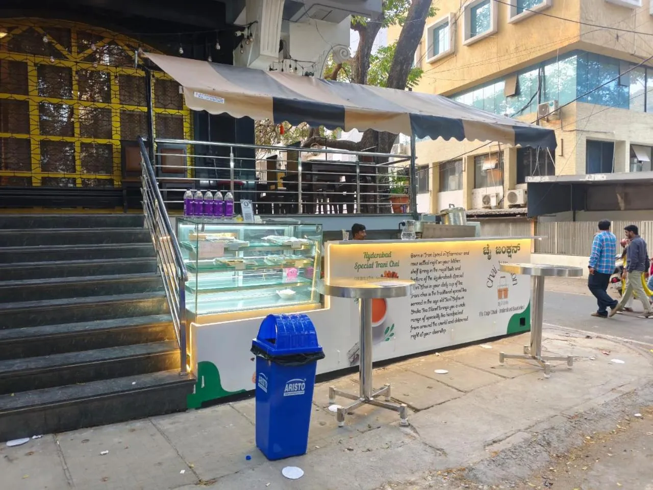 Restaurant/places to eat in Al Noor Palace