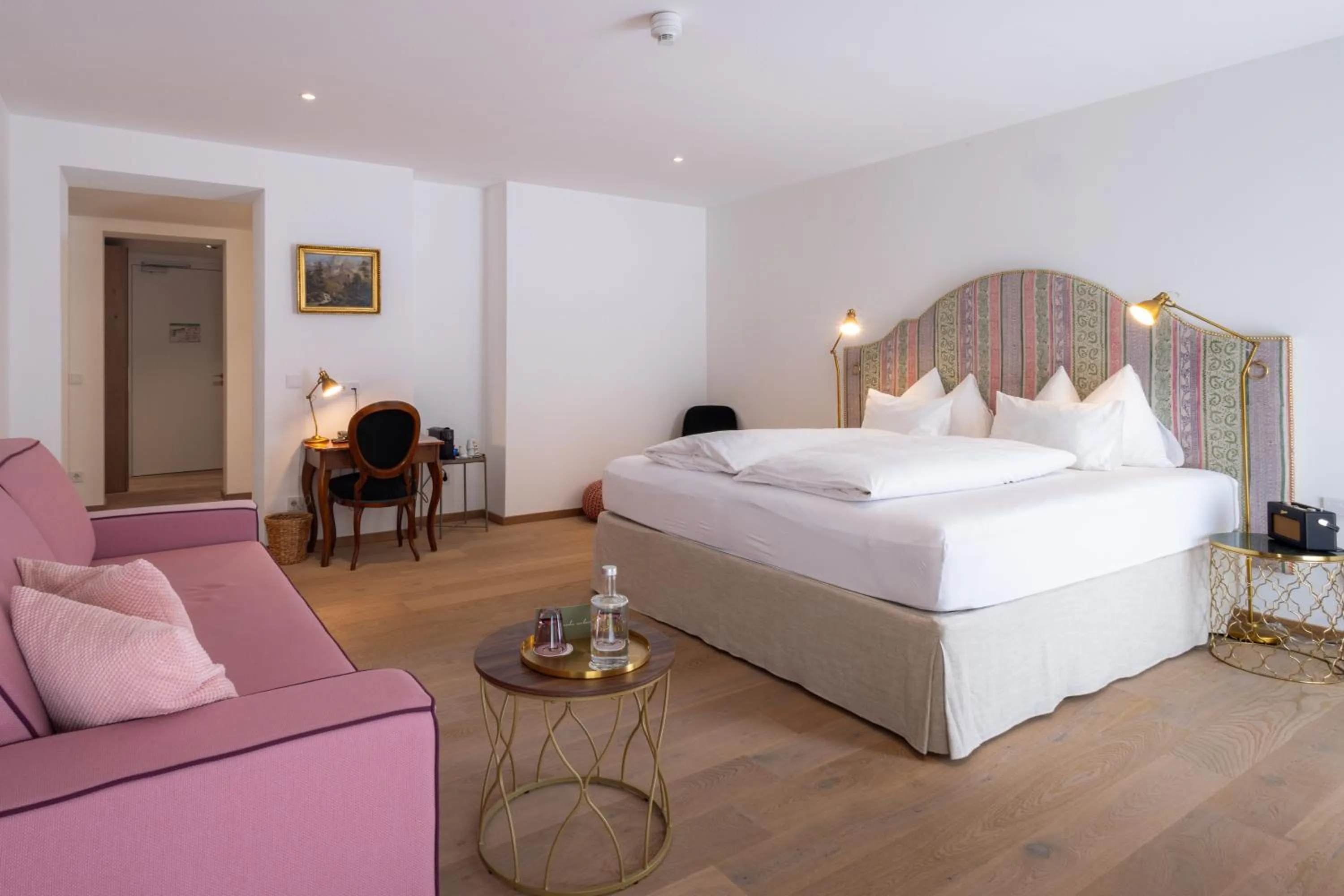 Bed in Boutiquehotel Zum Goldenen Hirschen