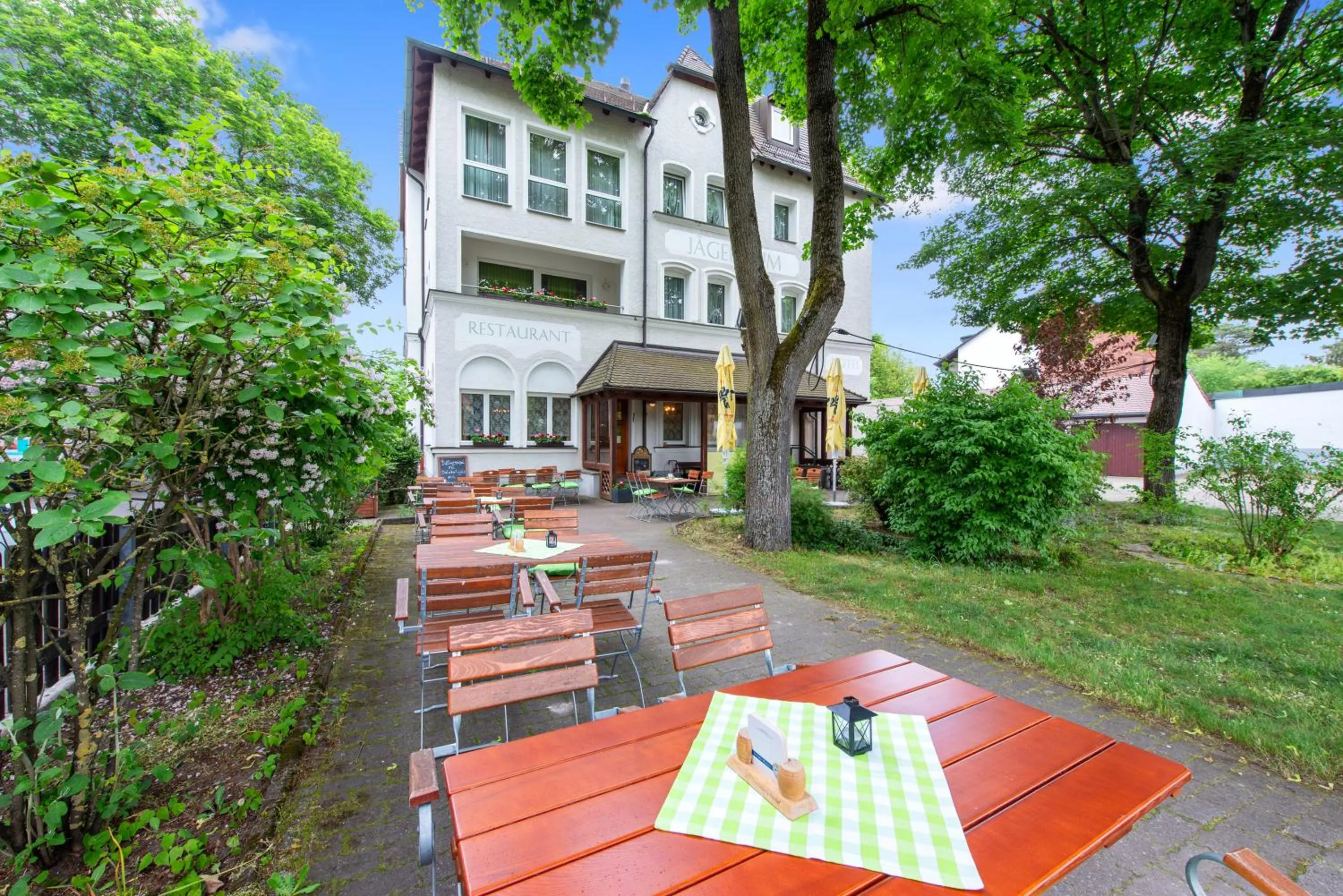 Restaurant/places to eat in Jägerheim