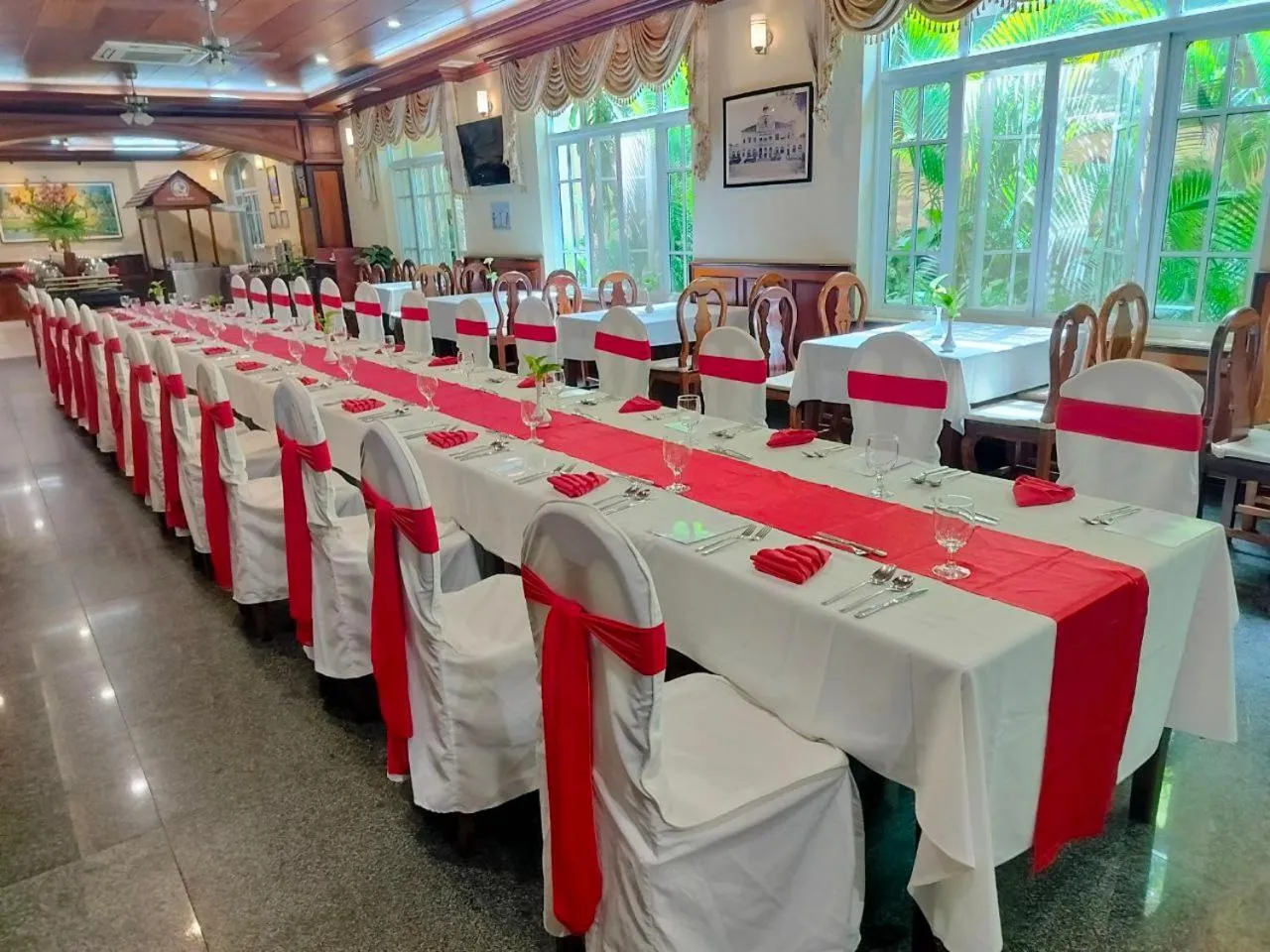 Restaurant/places to eat in Classy Hotel & Spa