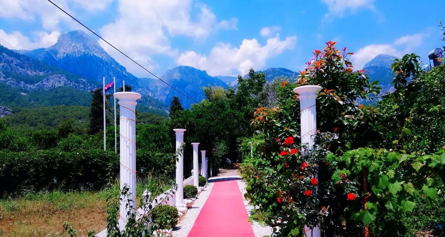 Facade/entrance in CASTLE PARK HOTEL