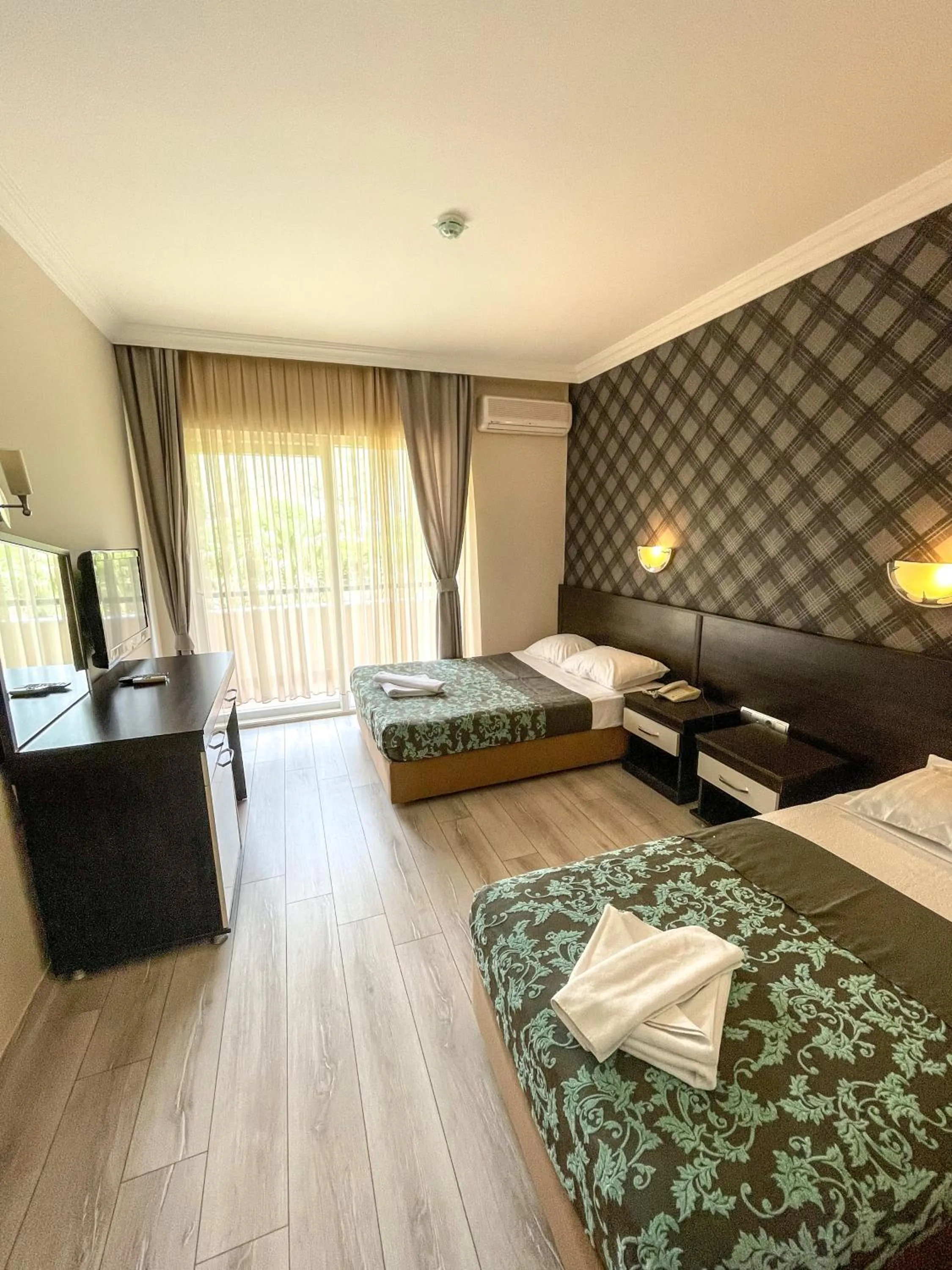 Photo of the whole room, Bed in CASTLE PARK HOTEL