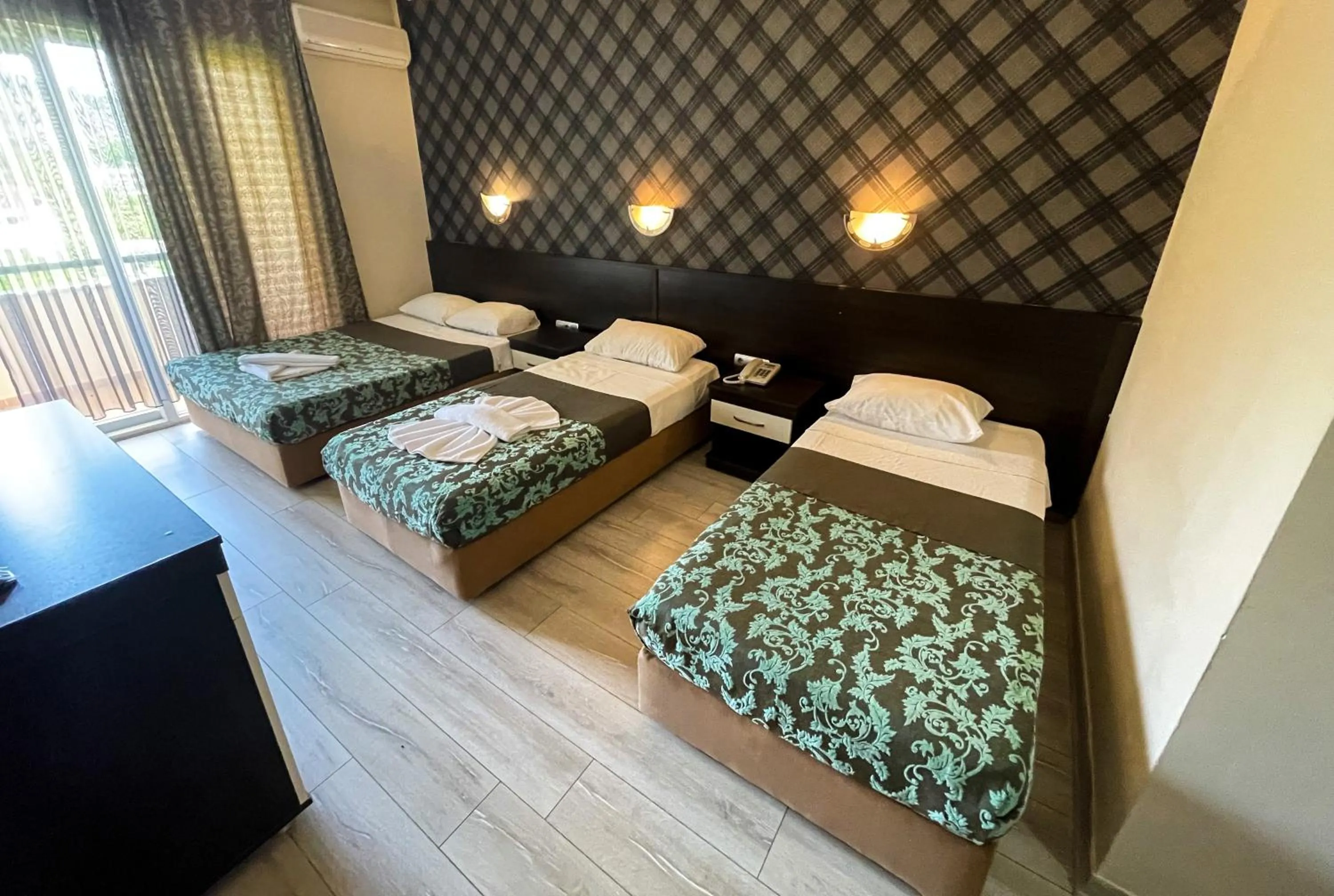 Photo of the whole room, Bed in CASTLE PARK HOTEL