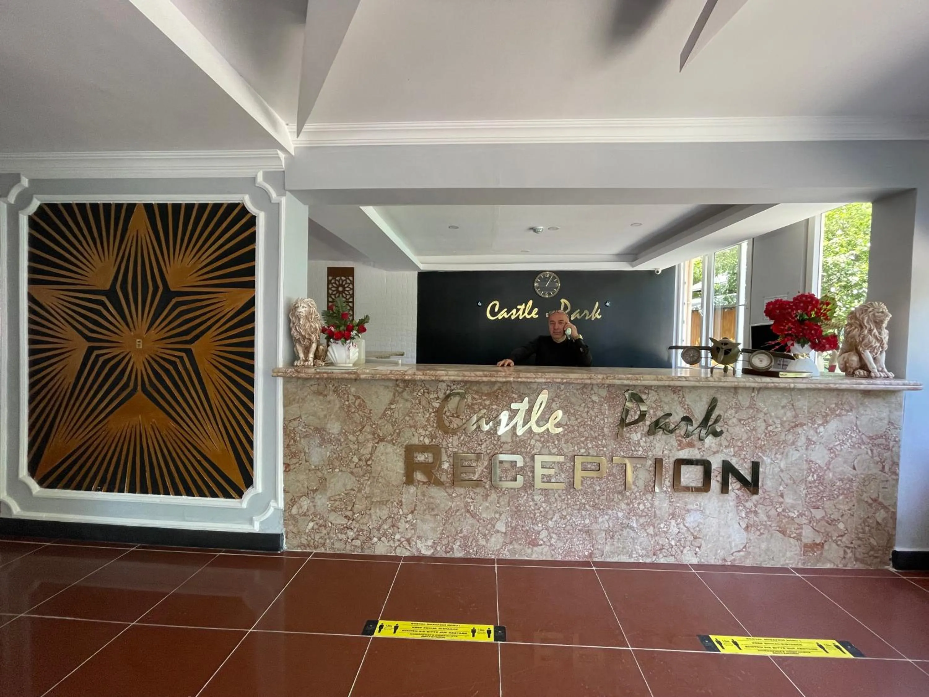 Lobby or reception in CASTLE PARK HOTEL