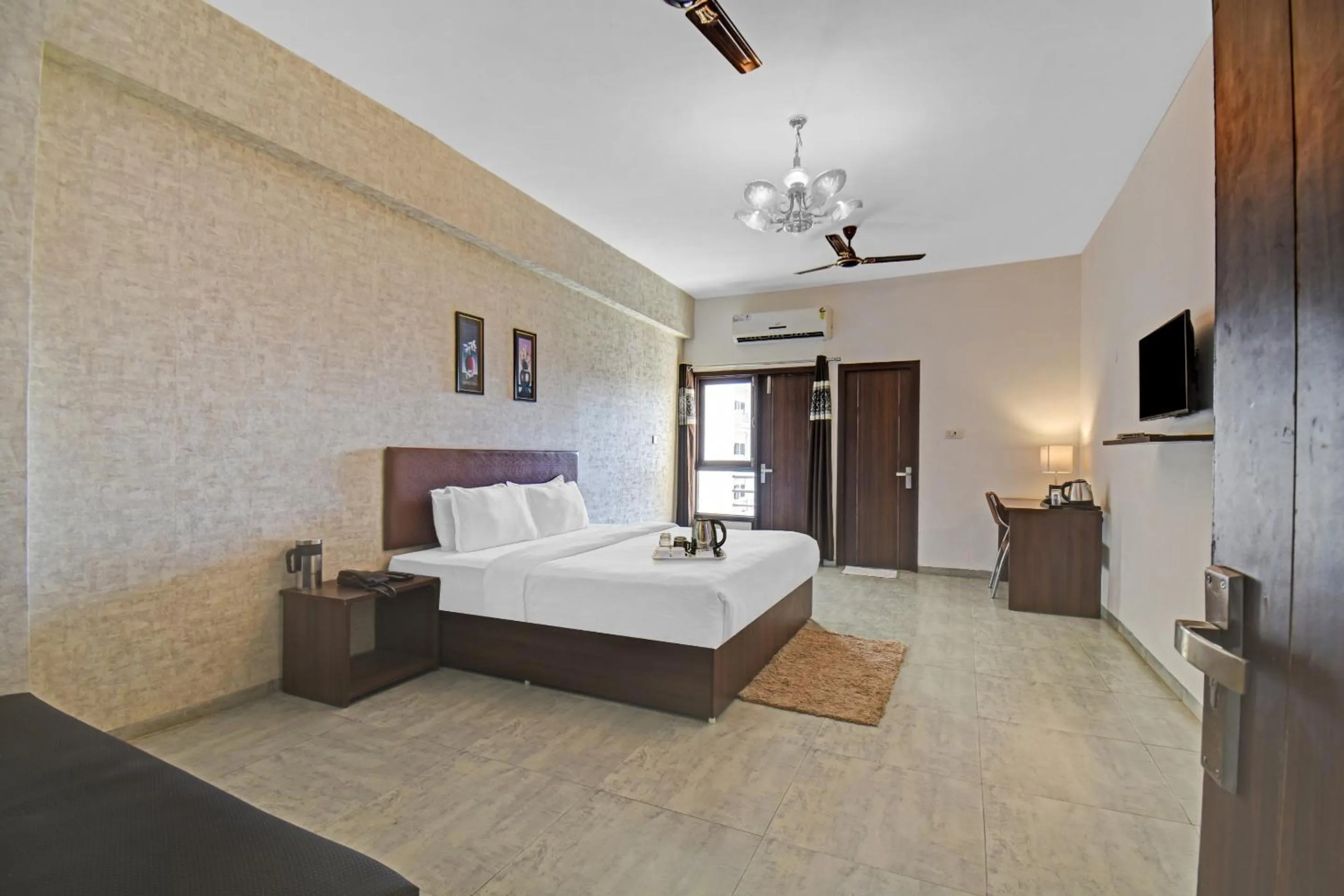 Bedroom, Bed in Townhouse Classio Suites