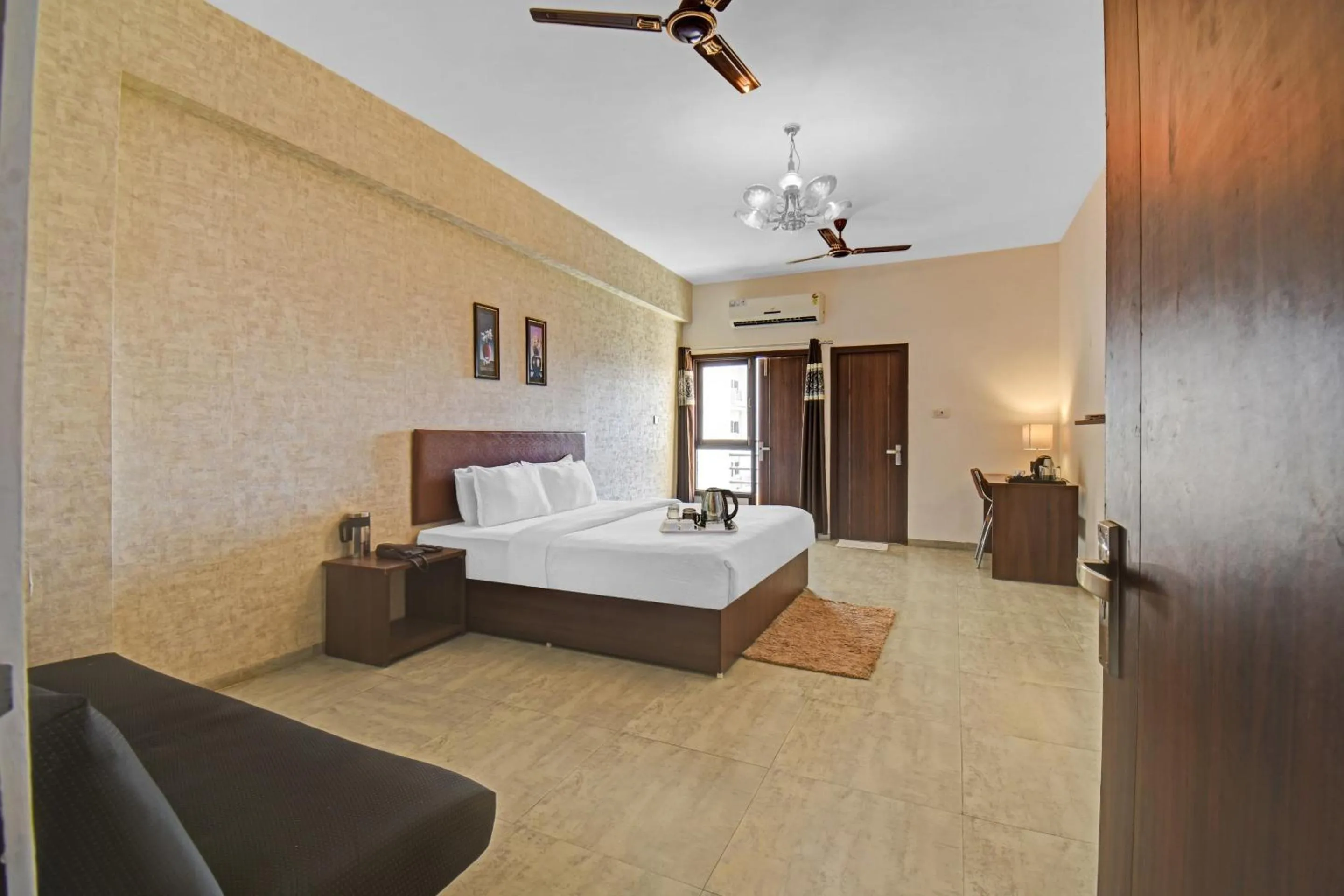 Bedroom, Bed in Townhouse Classio Suites