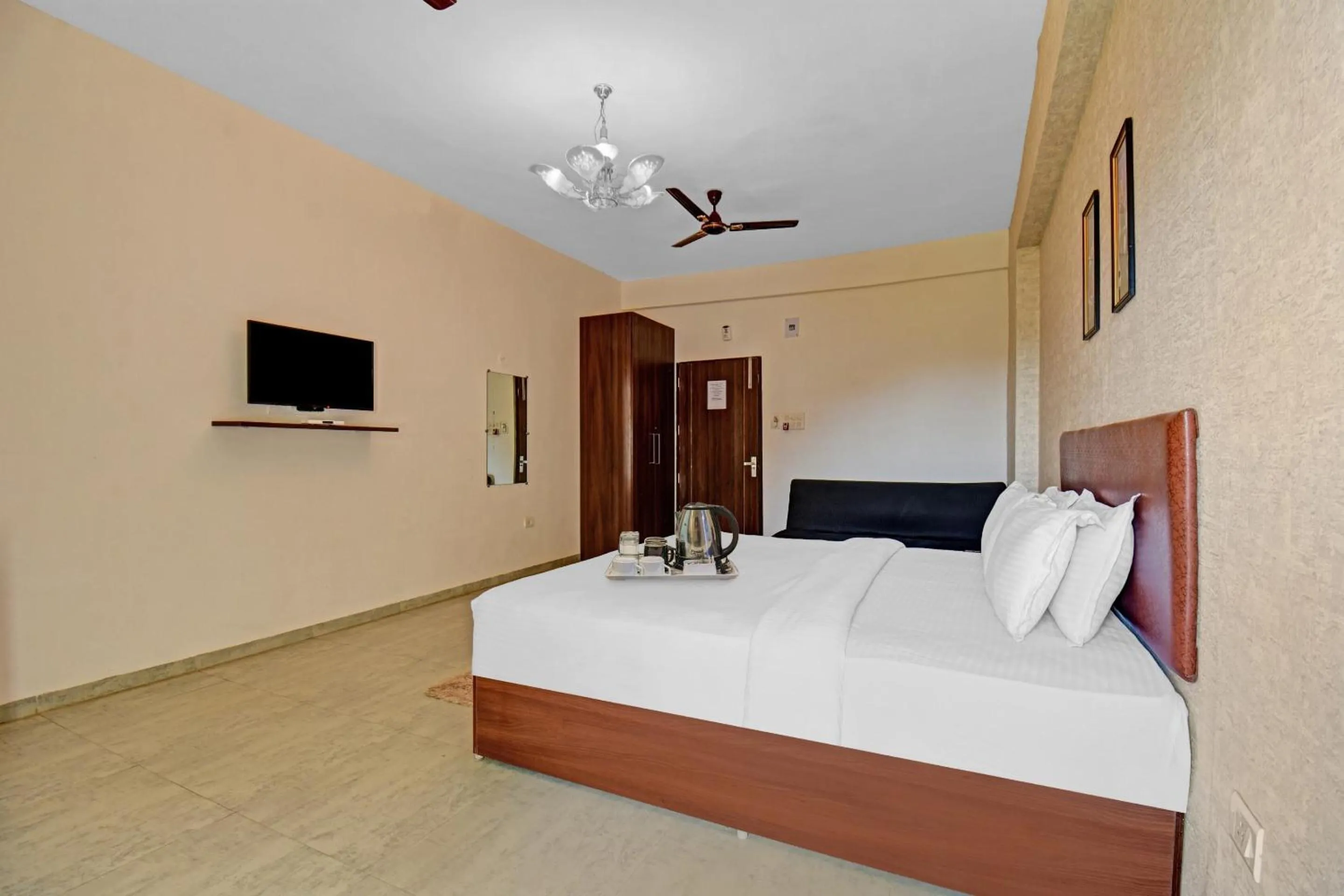 Bedroom, Bed in Townhouse Classio Suites