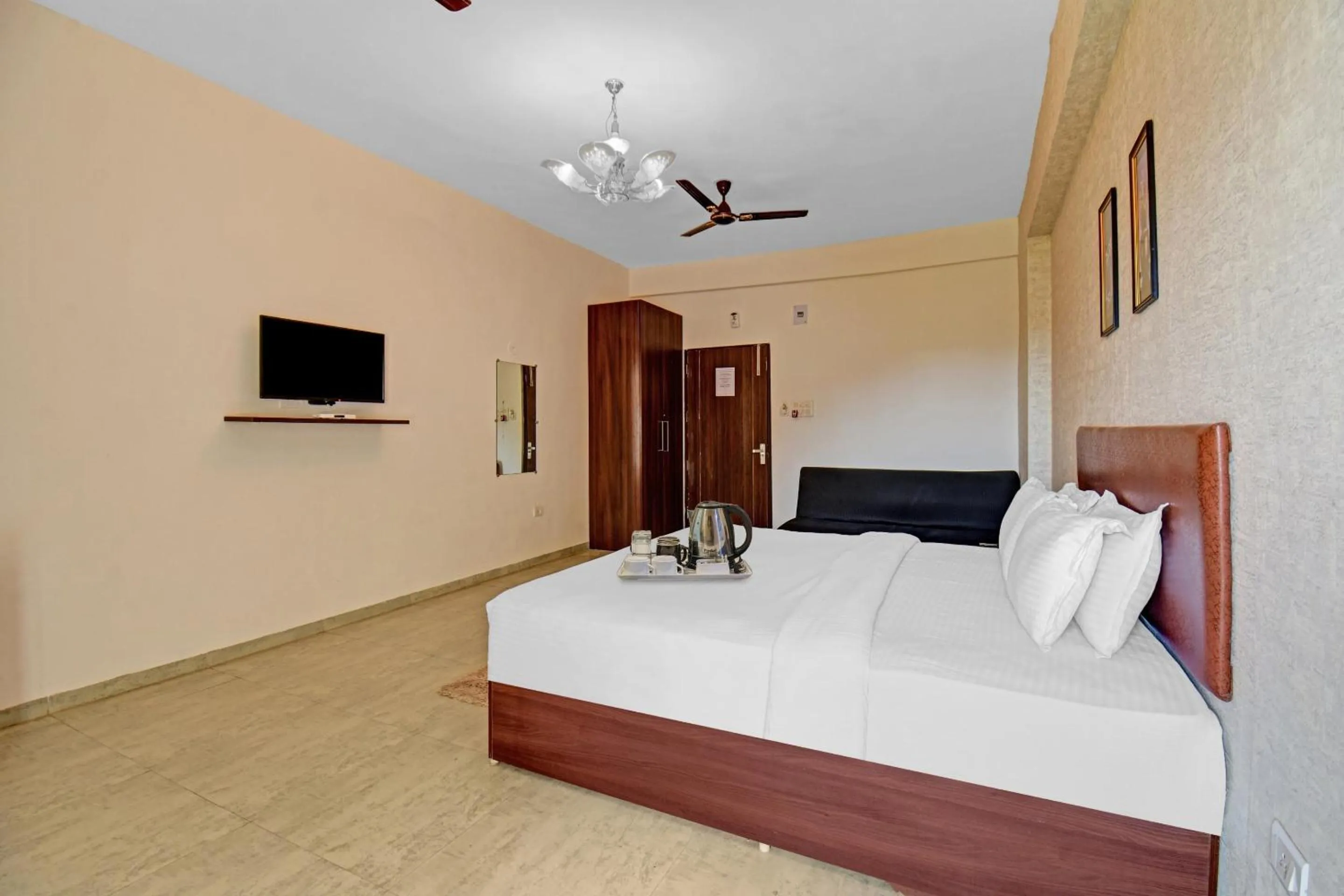 Bedroom, Bed in Townhouse Classio Suites