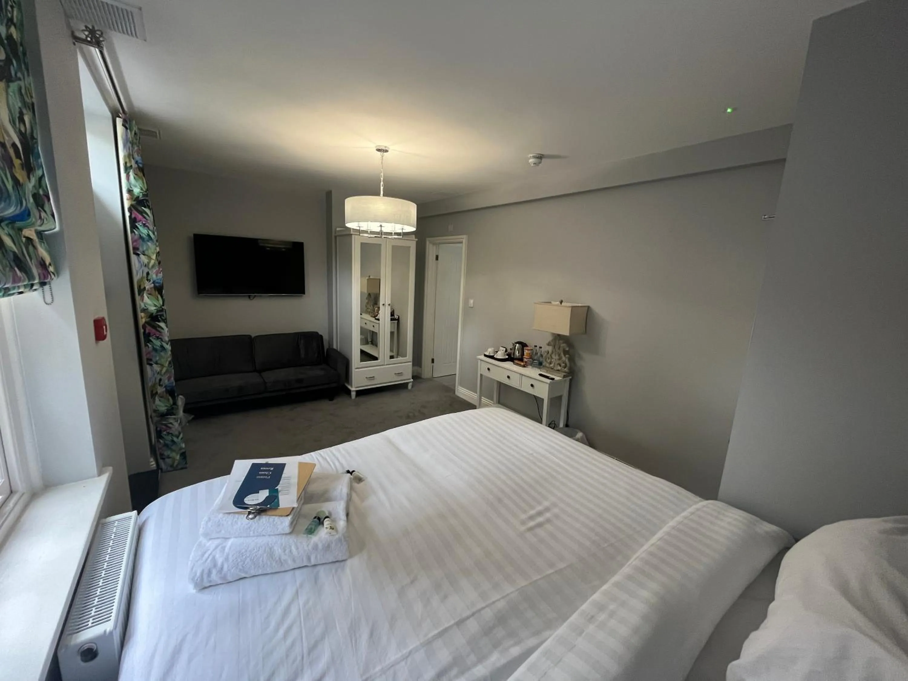 Photo of the whole room, Bed in Dockers Inn