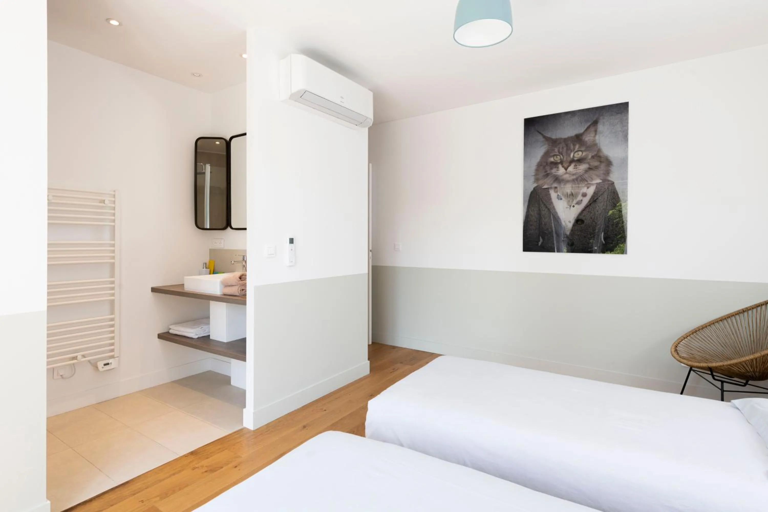 Bathroom, Bed in Villa Acacias - Au coeur de Saint-Tropez