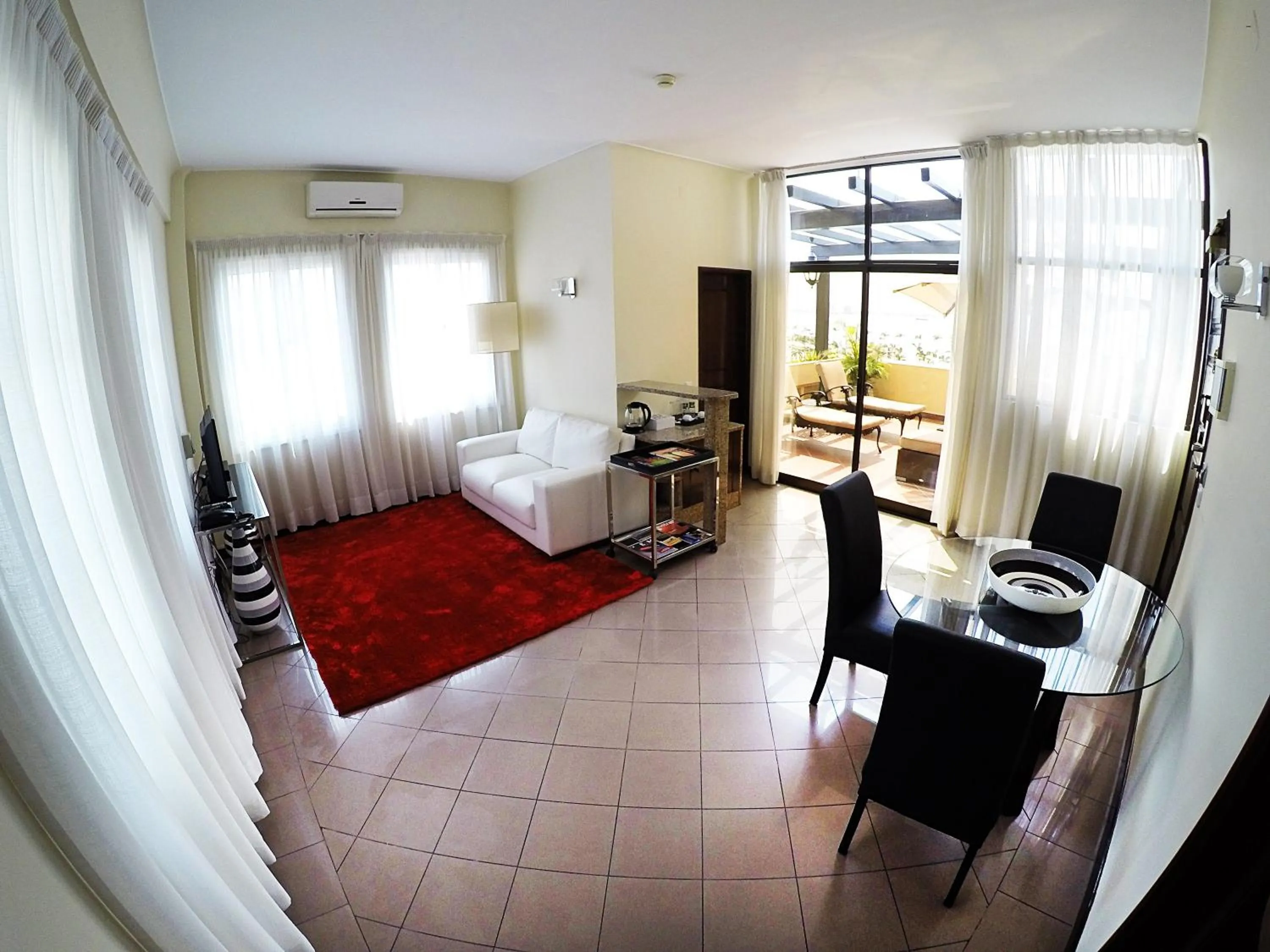 Seating area, Bed in Hotel Continental Luanda