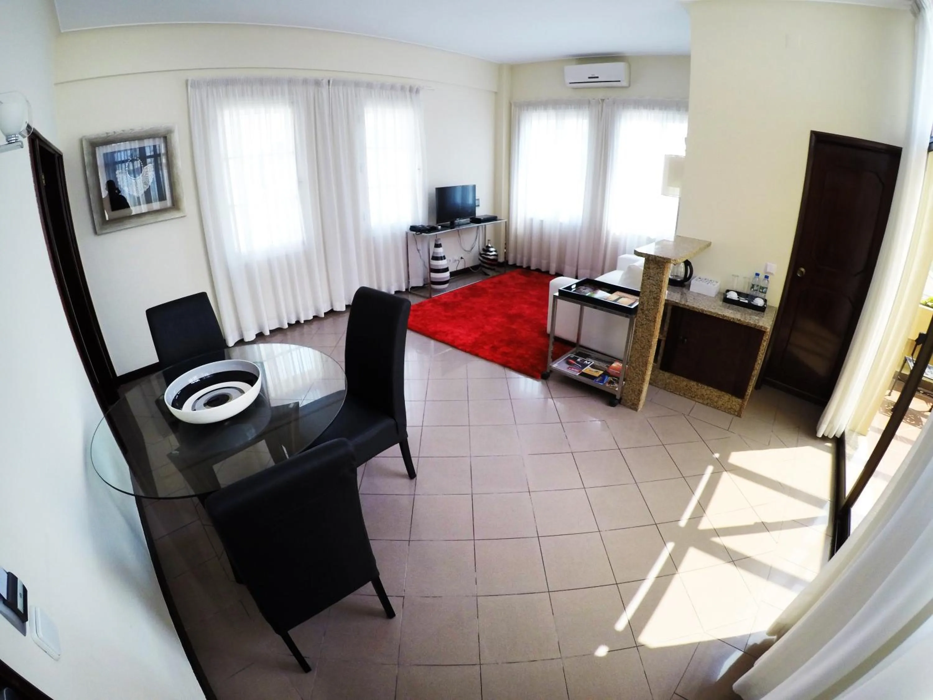 Photo of the whole room in Hotel Continental Luanda