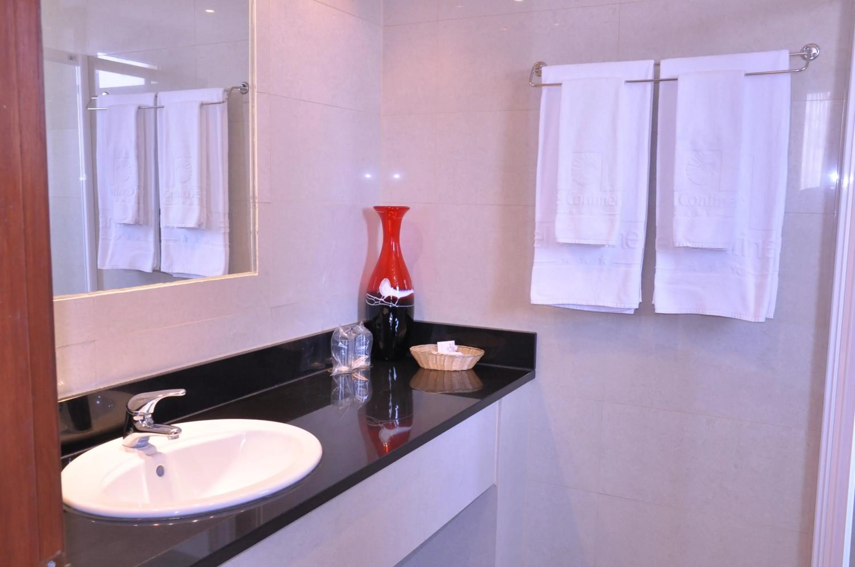 Bathroom in Hotel Continental Luanda