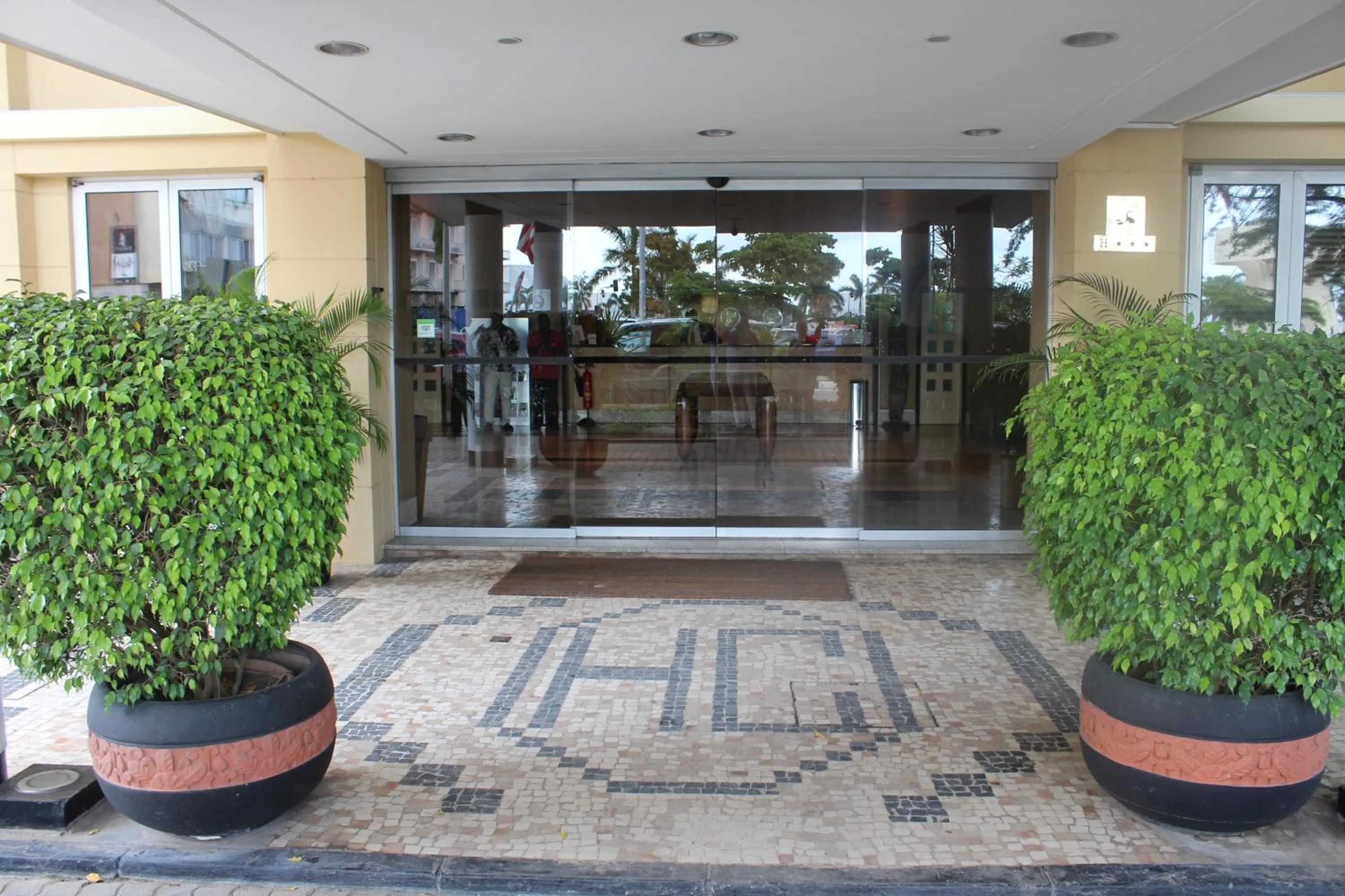Facade/entrance in Hotel Continental Luanda
