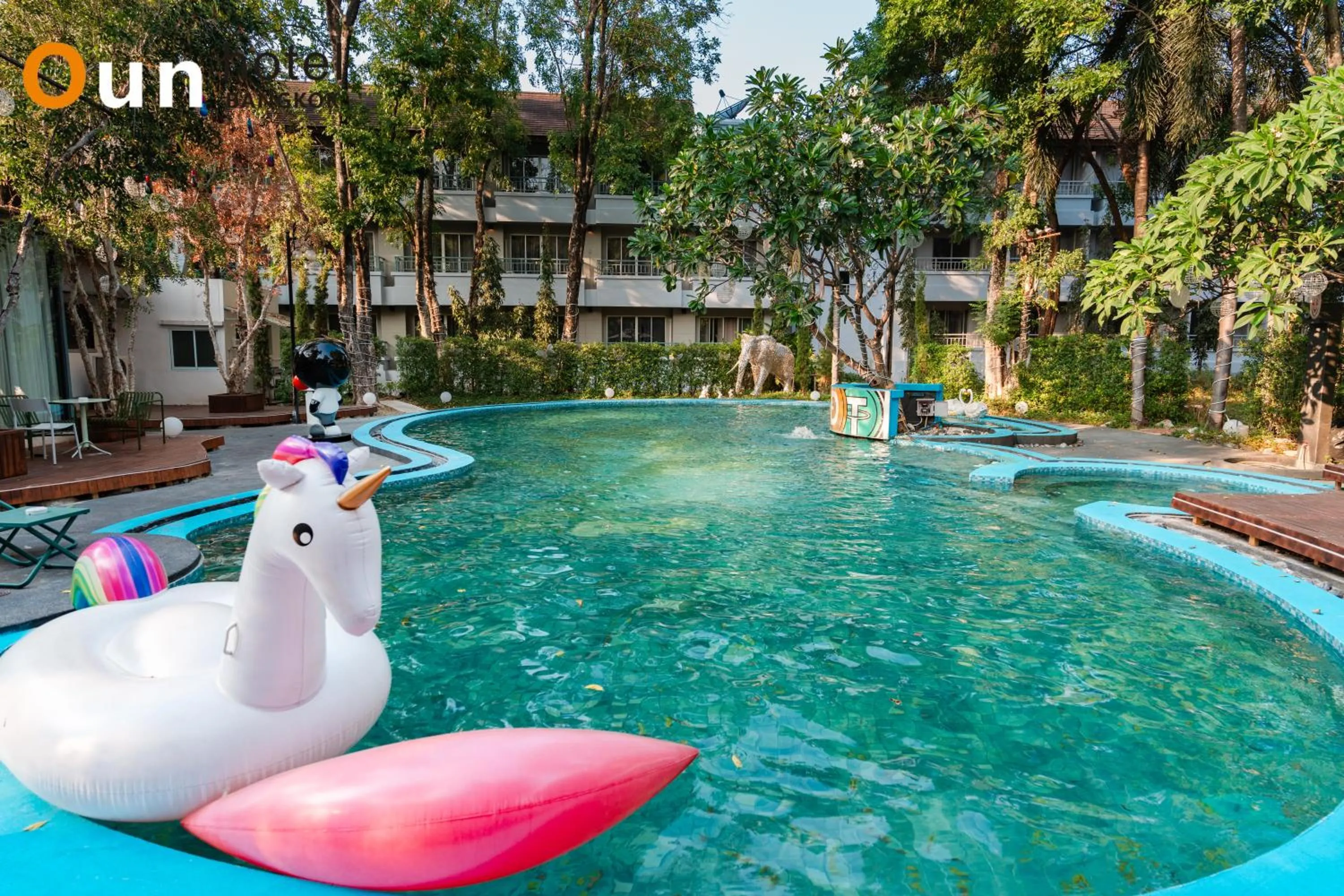 Swimming pool in Oun Hotel Bangkok