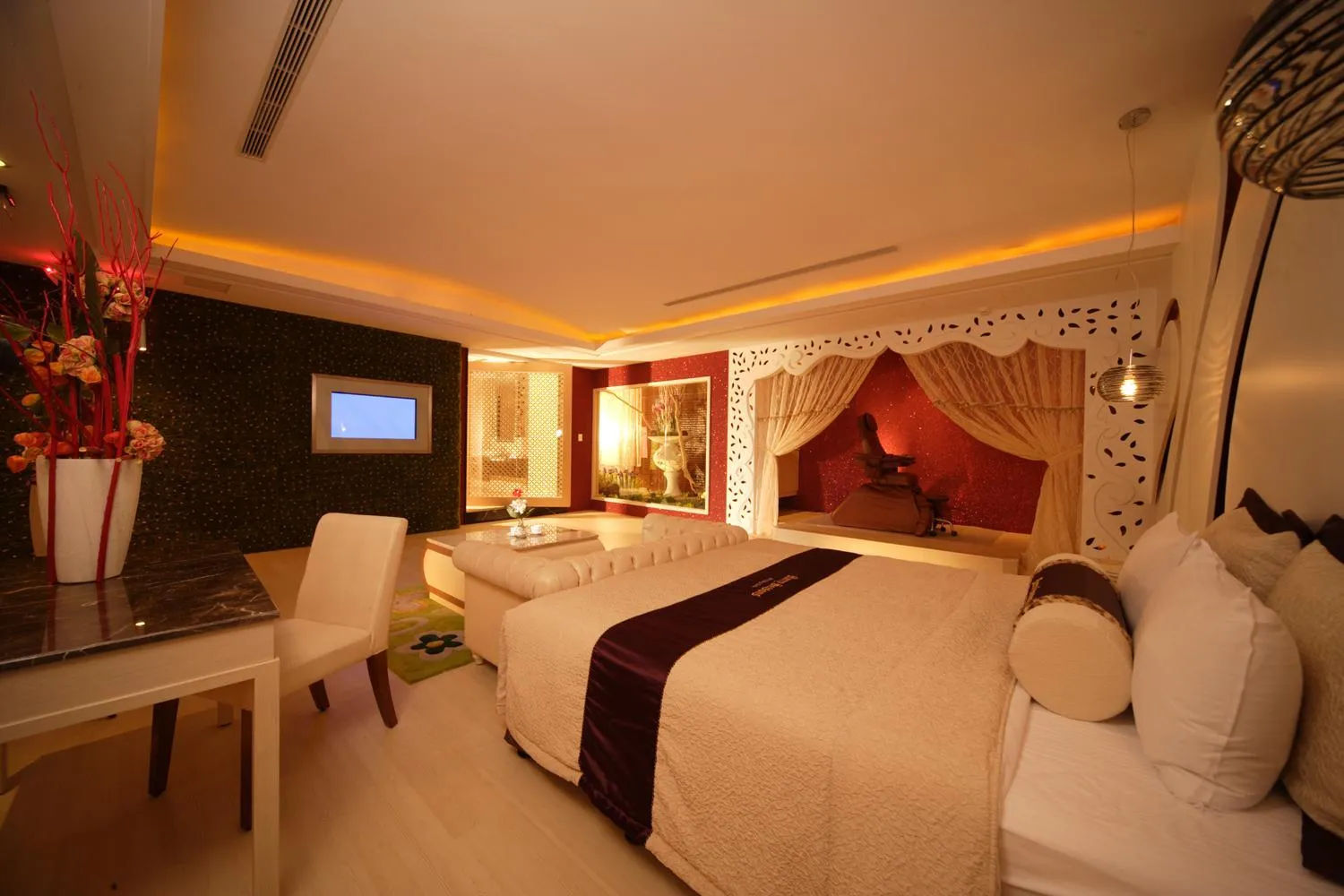 Photo of the whole room, Bed in Merryseasons