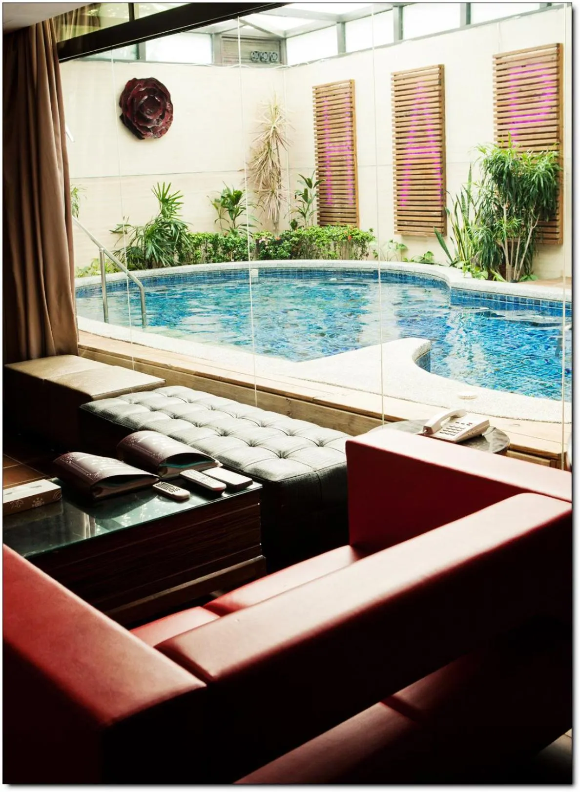 Photo of the whole room in Merryseasons