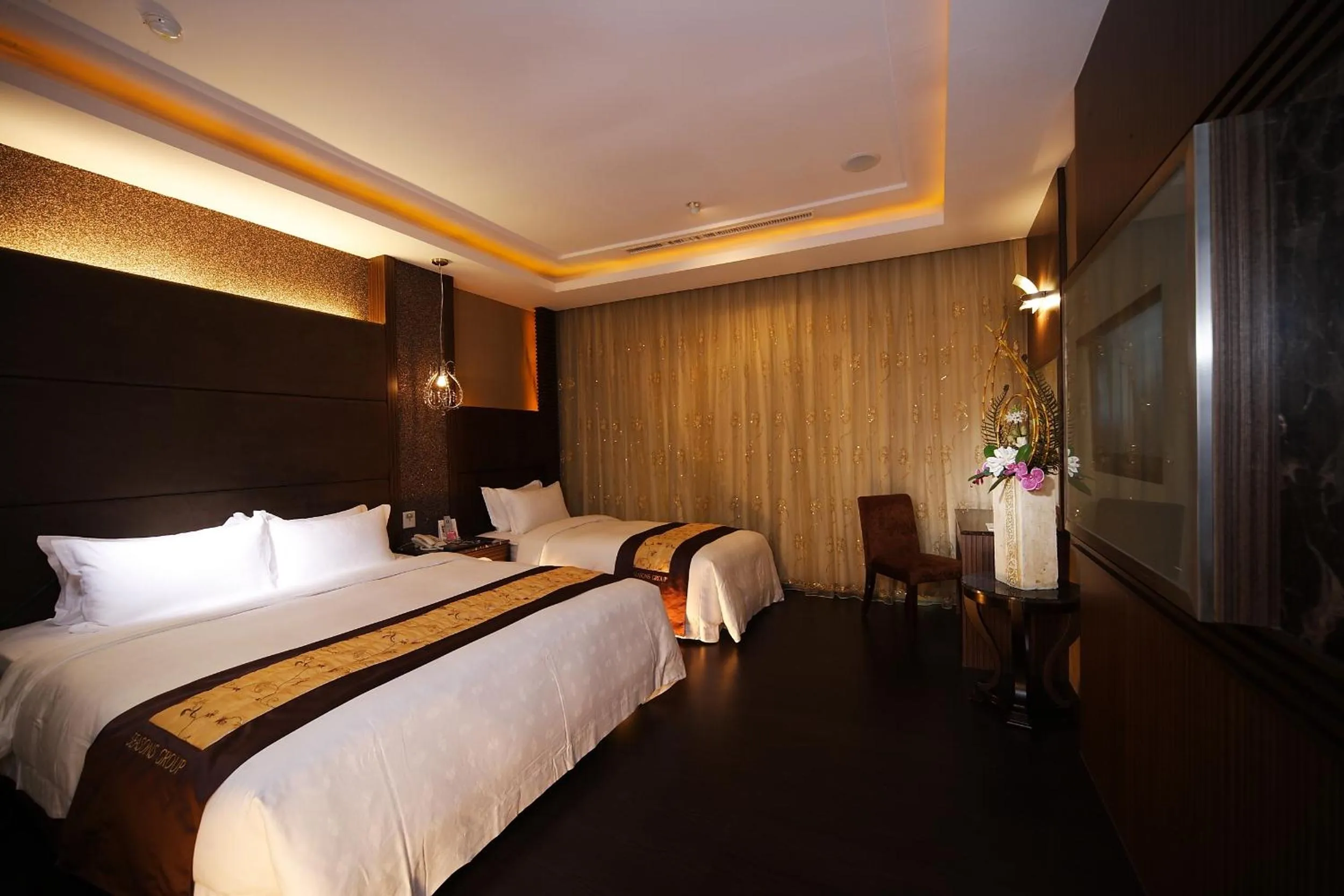 Photo of the whole room, Bed in Merryseasons