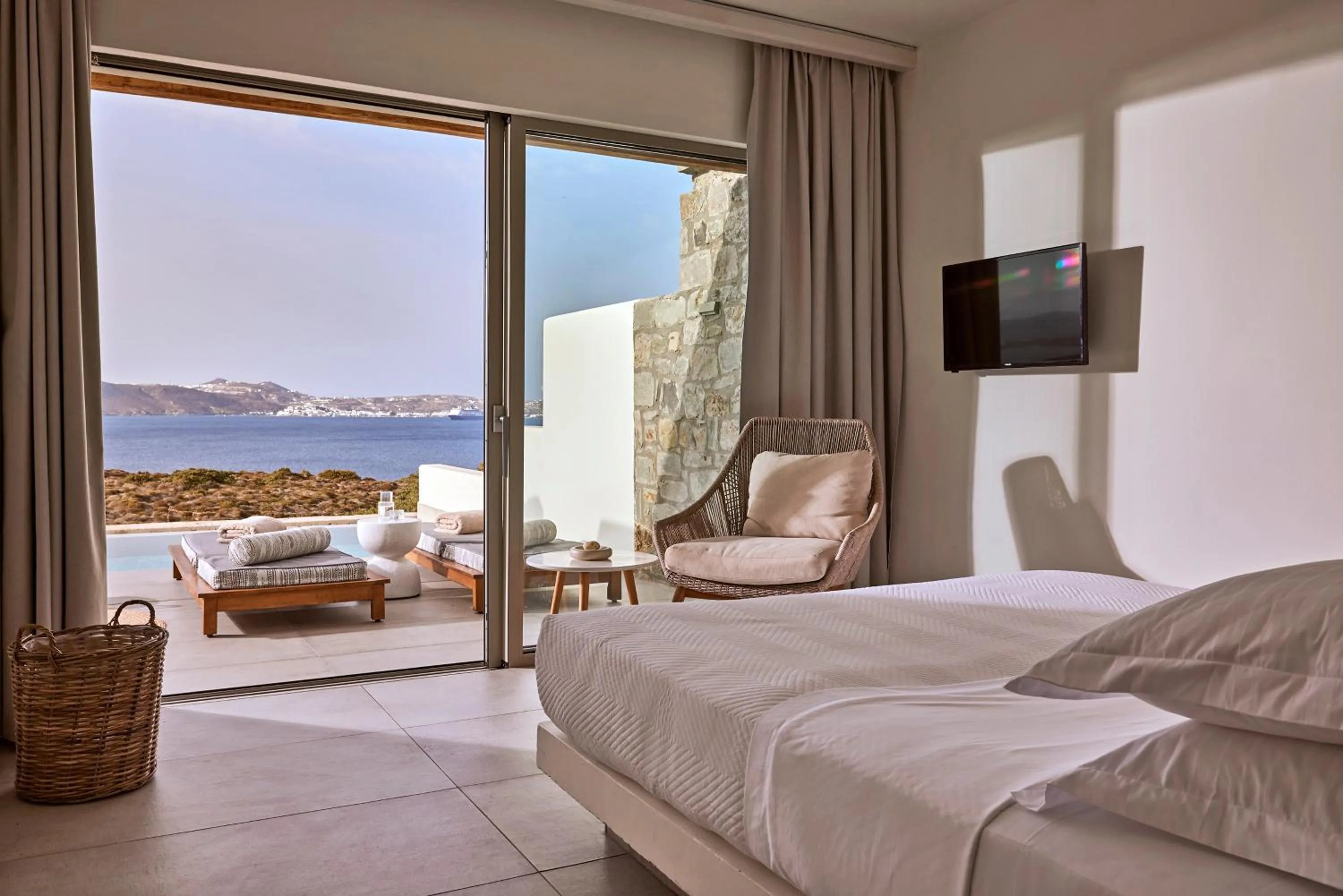 TV and multimedia, Bed in Hotel Milos Sea Resort