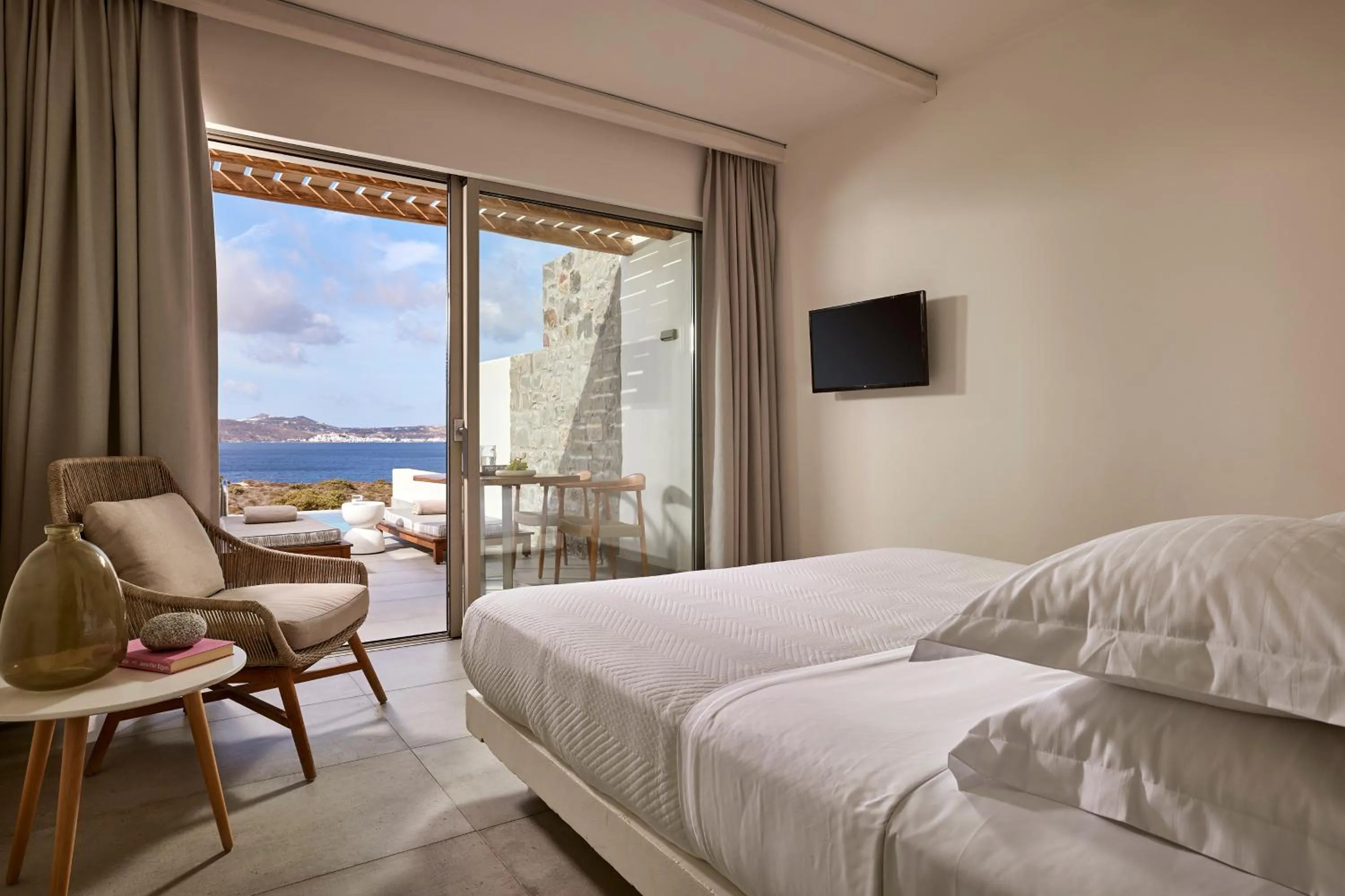 TV and multimedia, Bed in Hotel Milos Sea Resort