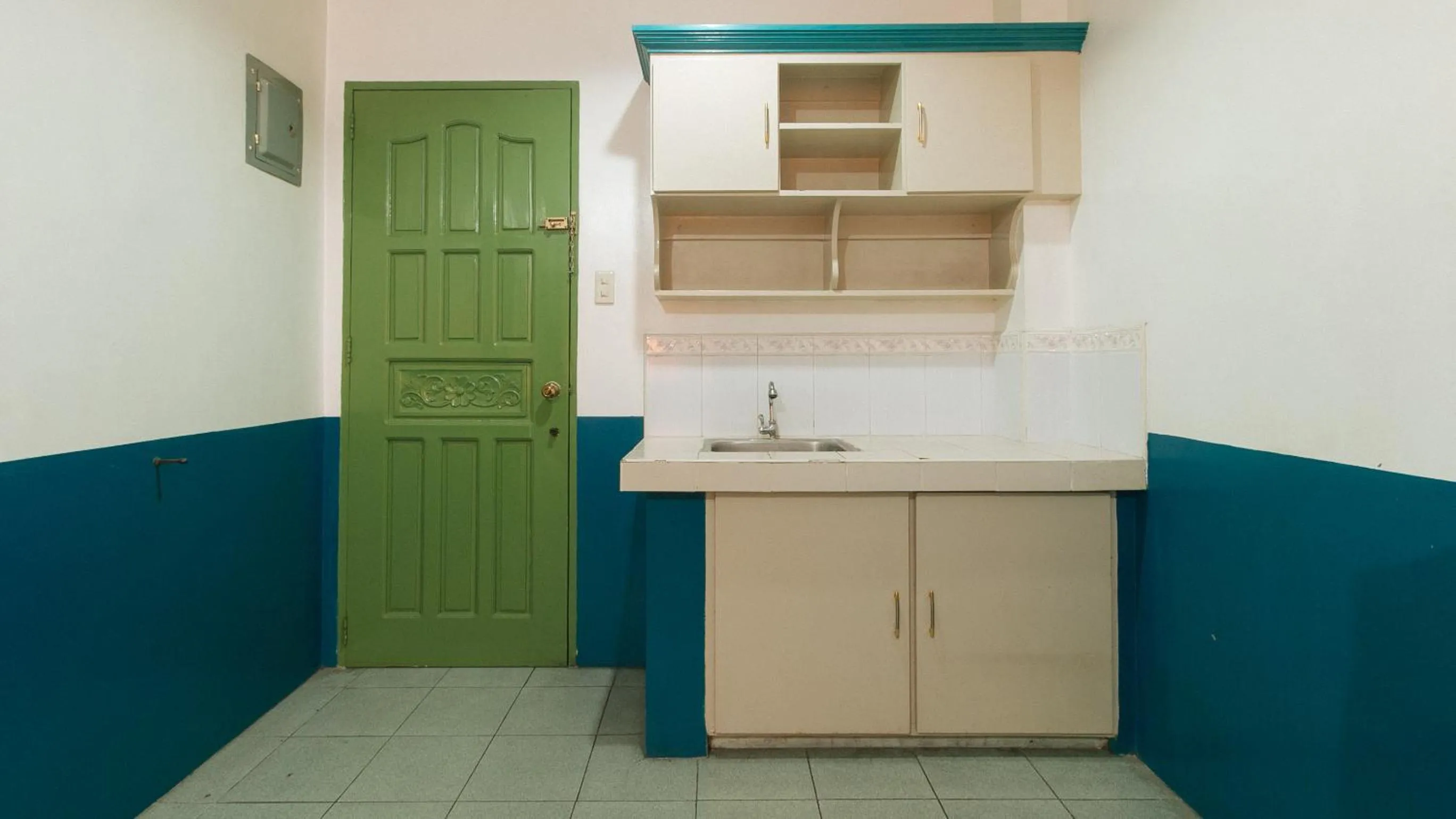 Kitchen or kitchenette in RedDoorz @ Orsu Hotel Angeles Pampanga