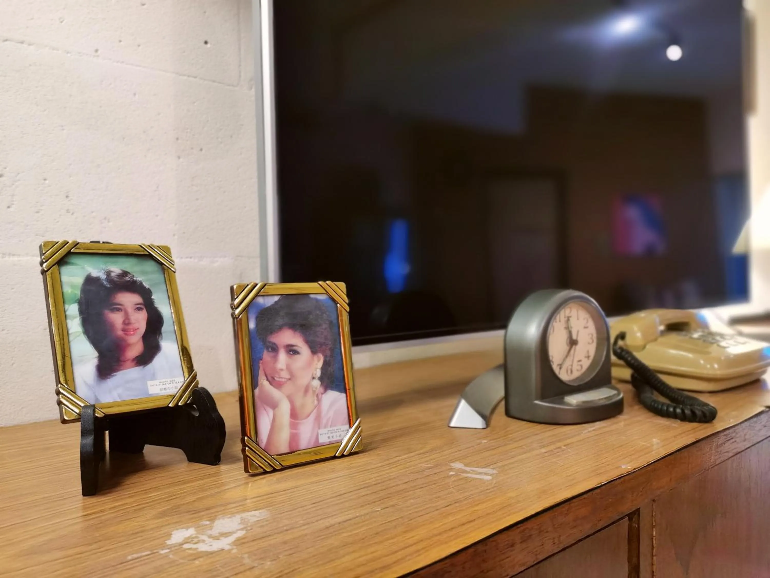 Decorative detail in Walk-Up To SIAR - Children Not Allowed