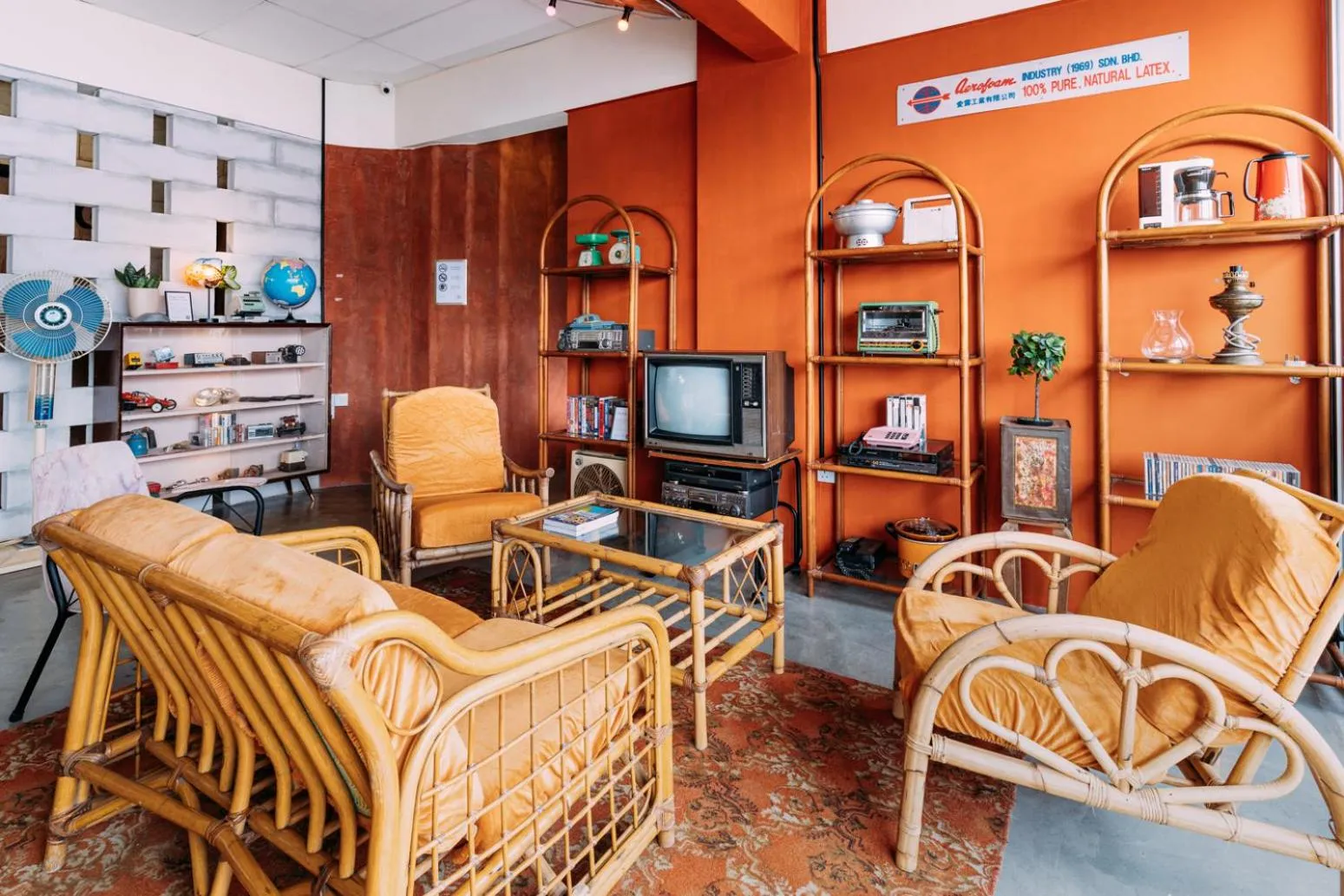 Communal lounge/ TV room in Walk-Up To SIAR - Children Not Allowed