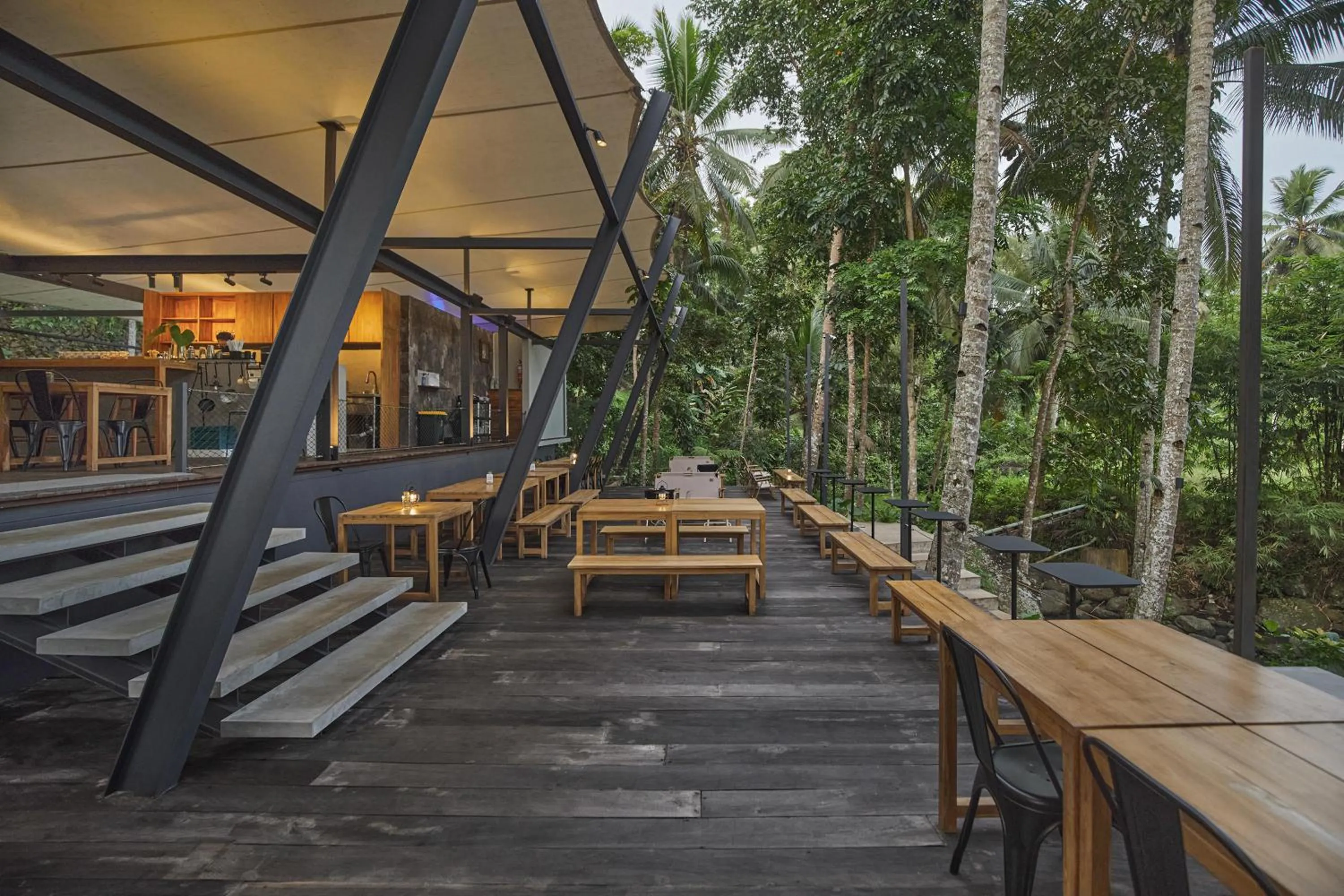 Restaurant/places to eat in Lintang Luku Tent Resort