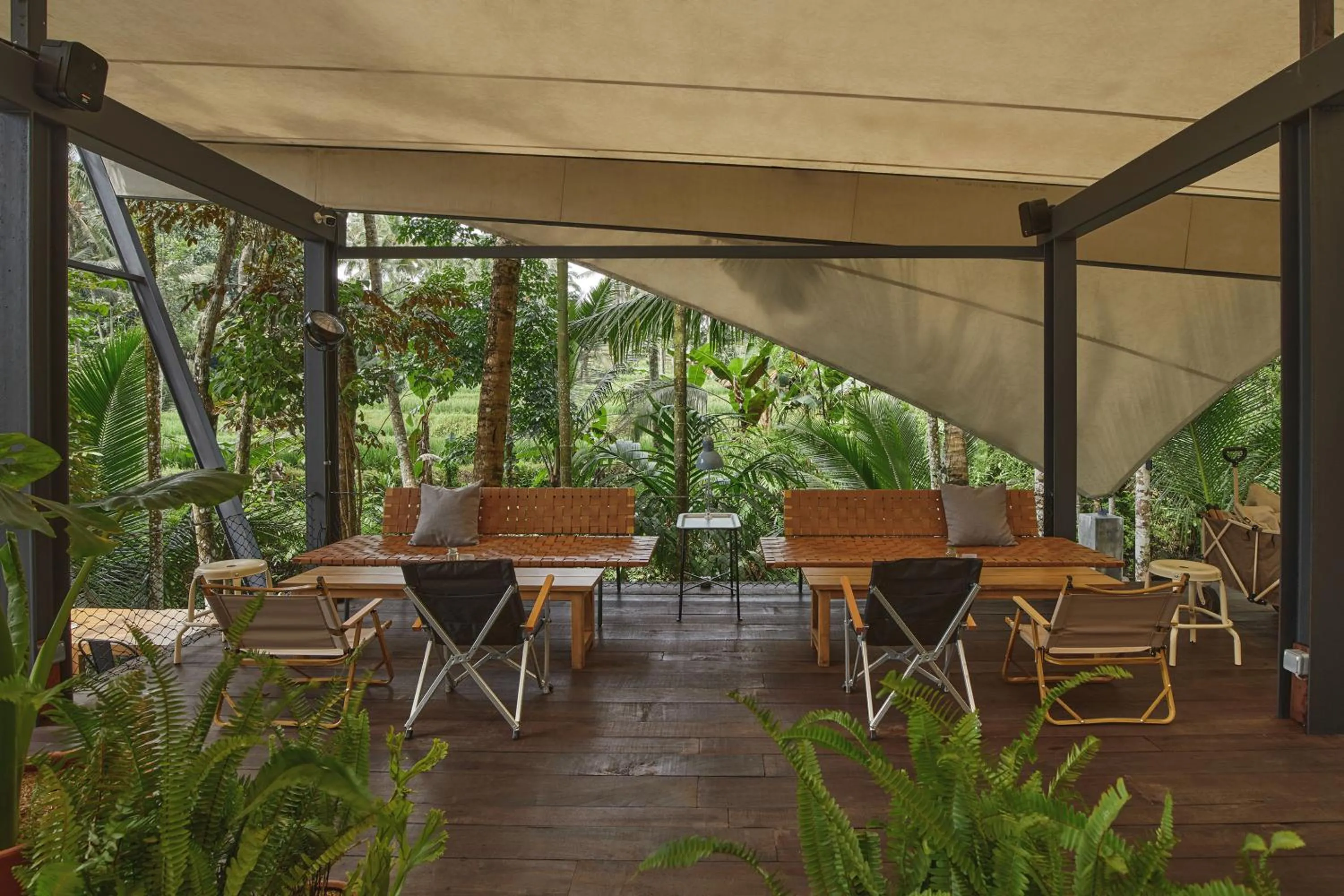 Restaurant/places to eat in Lintang Luku Tent Resort