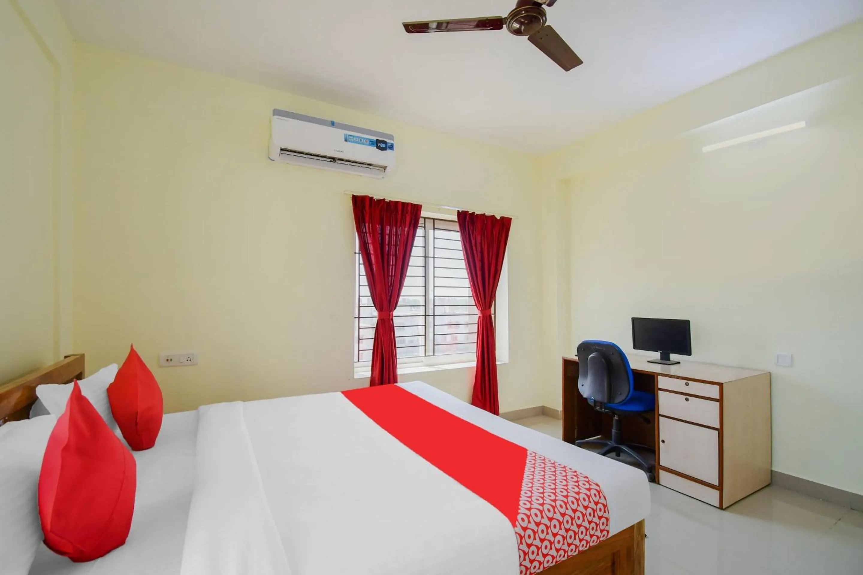 Bedroom, Bed in Hotel O U Tech Hotel And Restaurant