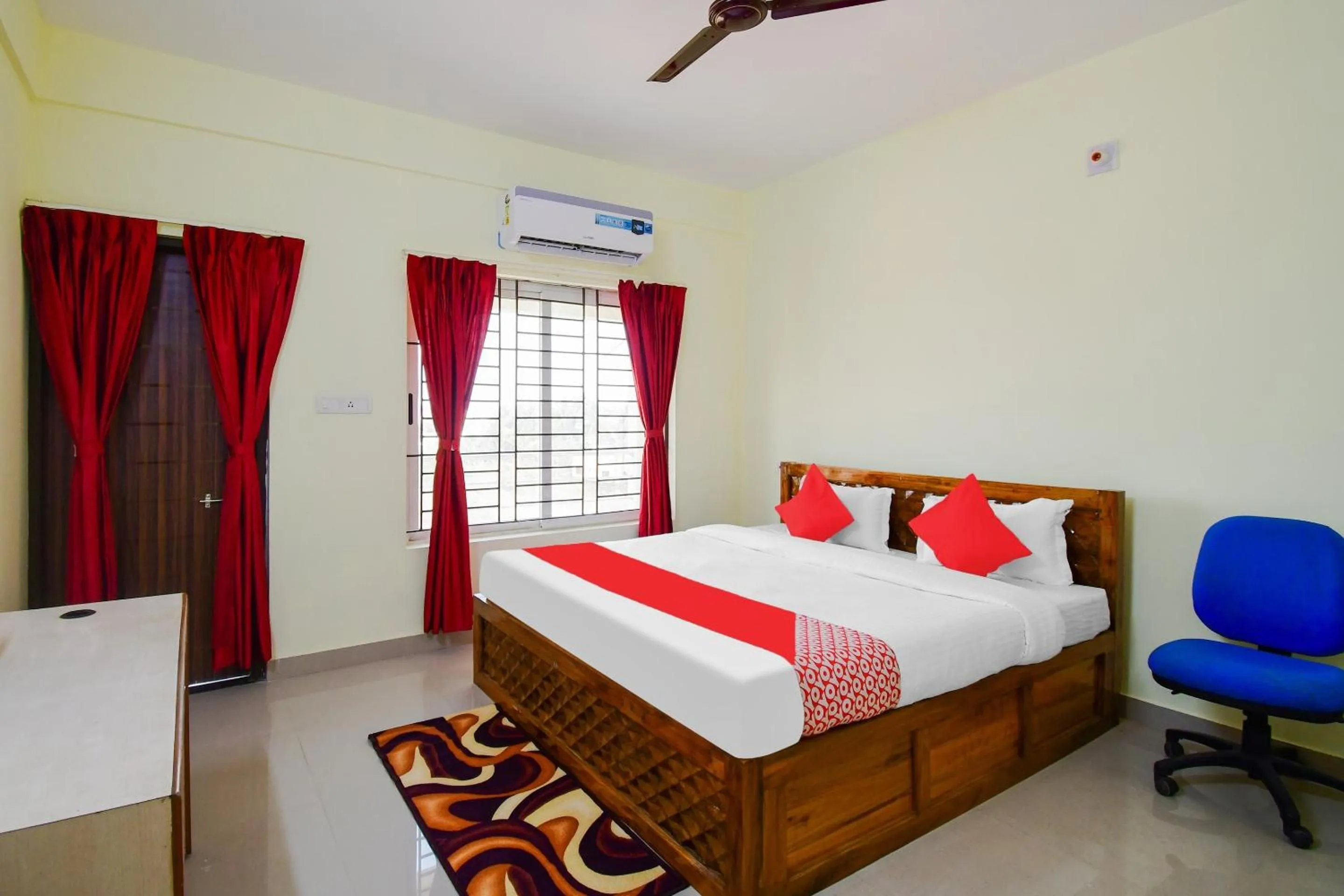 Bedroom, Bed in Hotel O U Tech Hotel And Restaurant