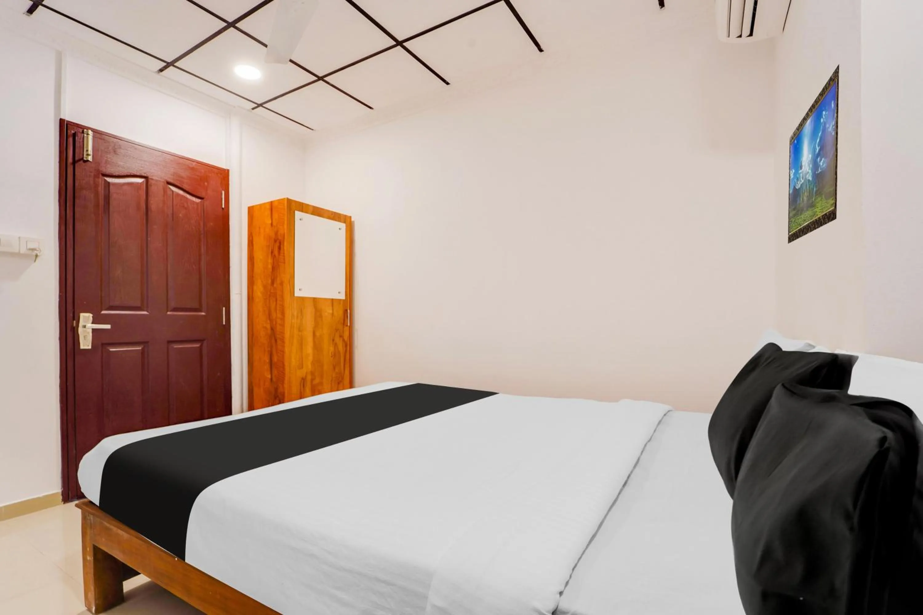 Bedroom, Bed in Hotel O Vazhakkala