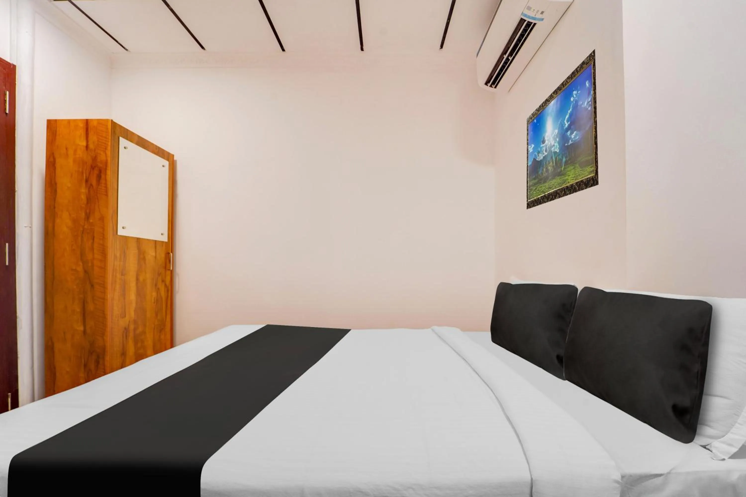 Bedroom, Bed in Hotel O Vazhakkala