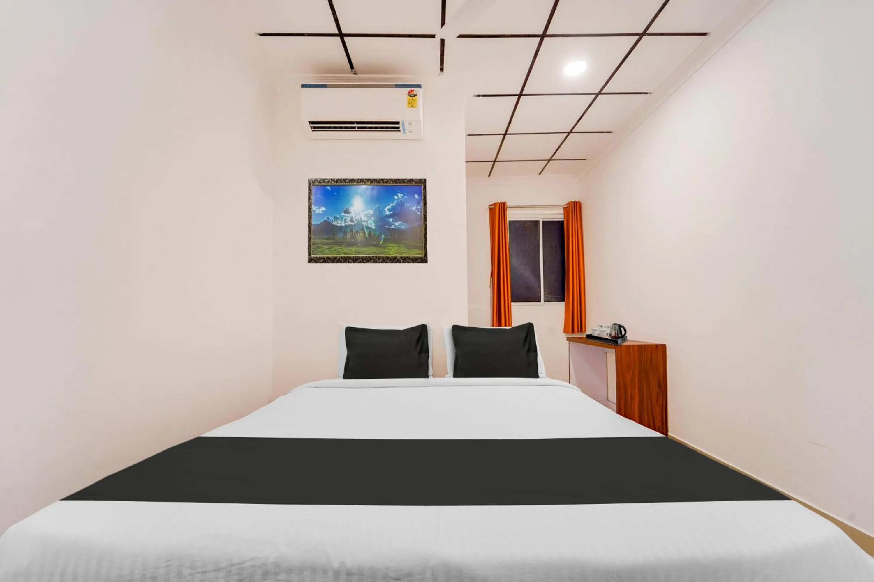 Bedroom, Bed in Hotel O Vazhakkala