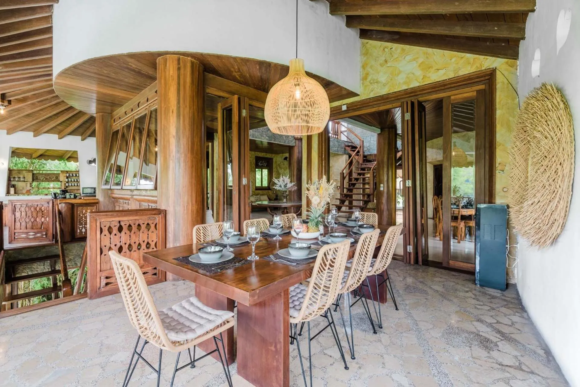 Dining area in Villa Canggu Hearts