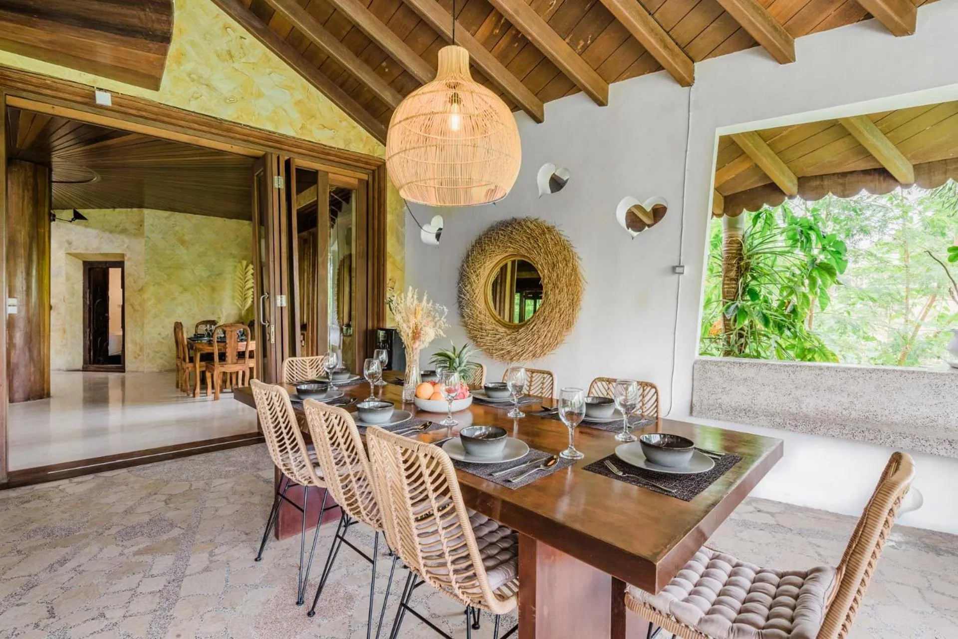 Dining area in Villa Canggu Hearts
