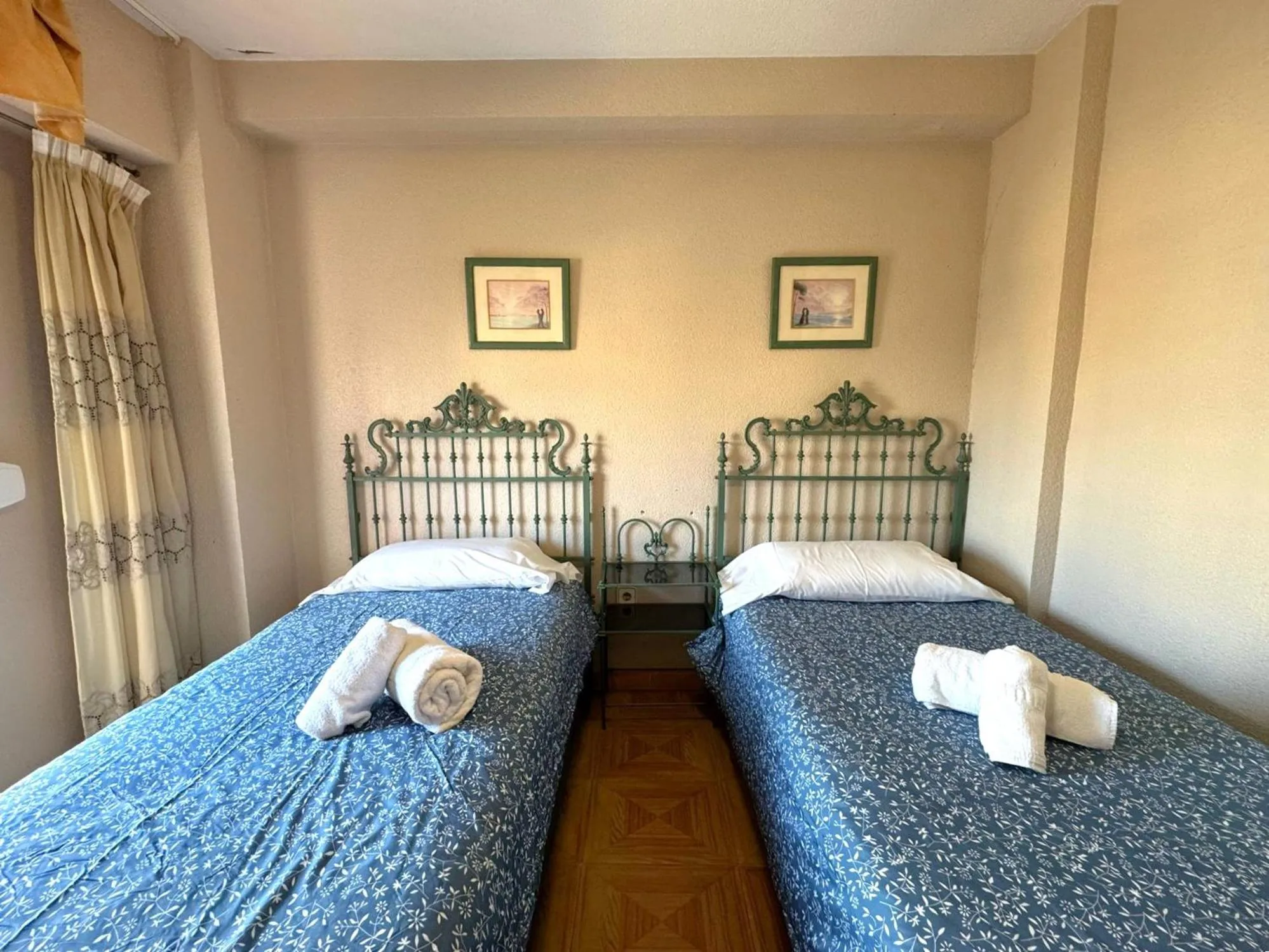 Bedroom, Bed in Las Damas