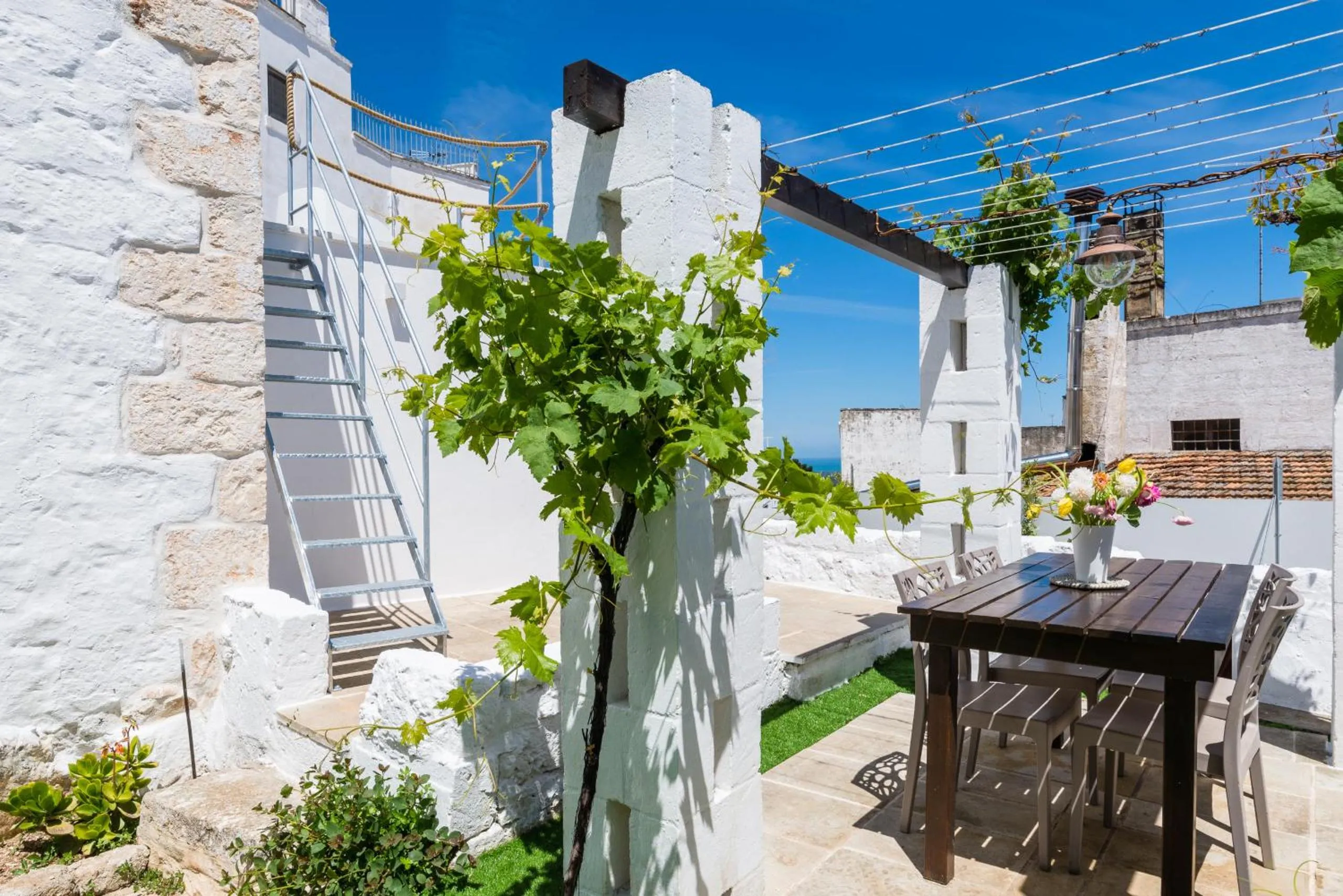 Campanile Apartment with terrace by Wonderful Italy