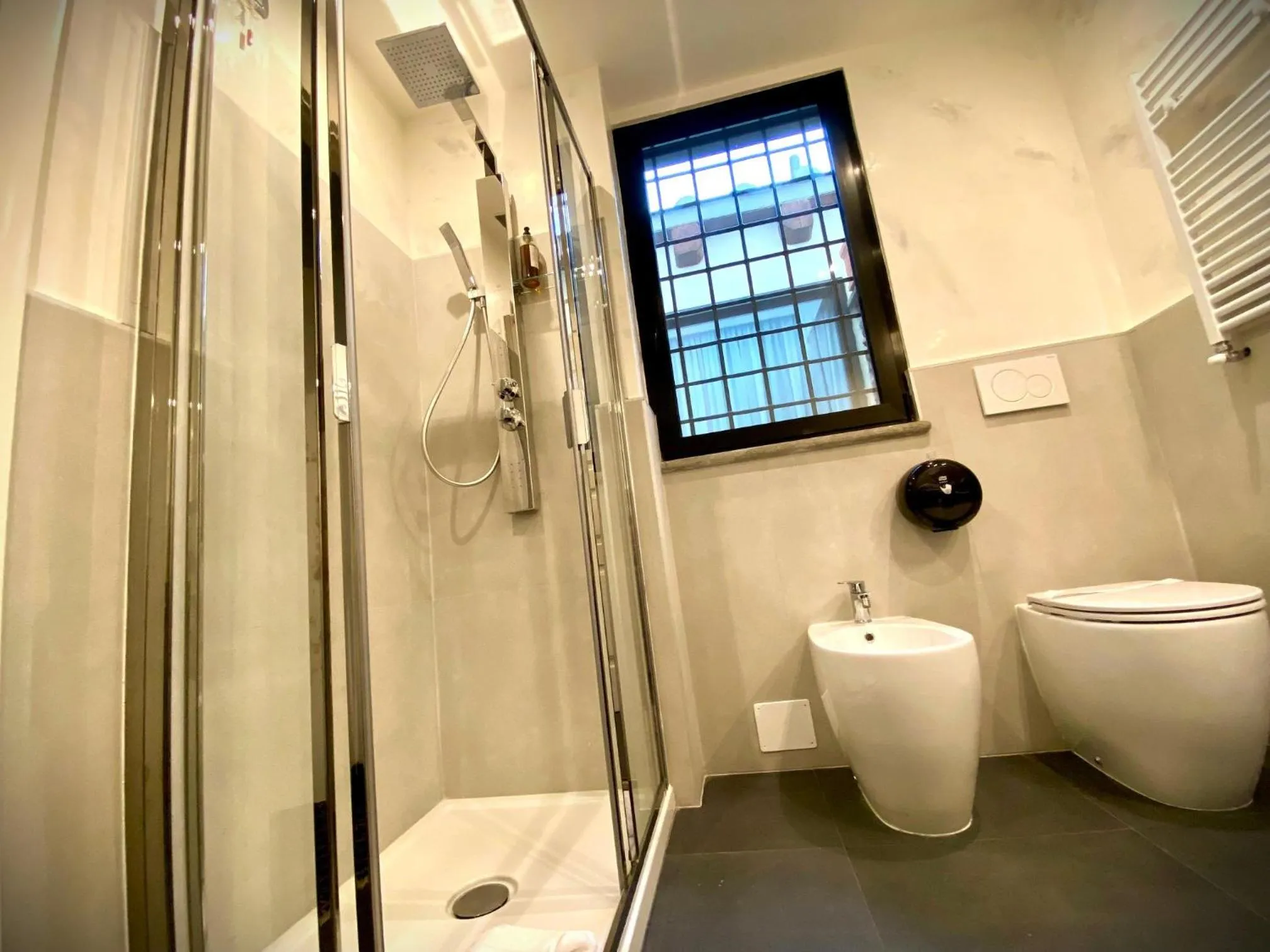 Shower in Gemelli Hotel