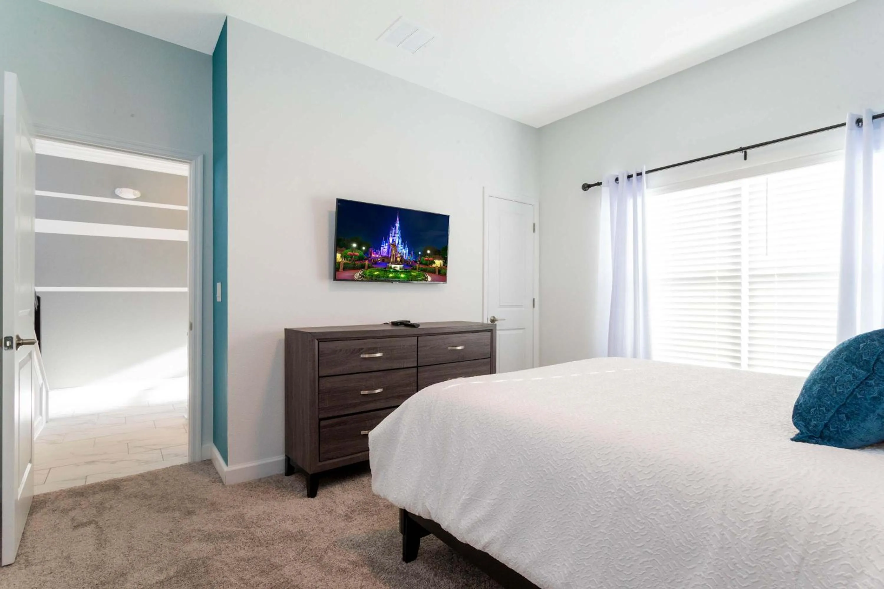 Bed in Splendid 4 Bd w/ Pool Close to Disney @ Champions Gate 1006