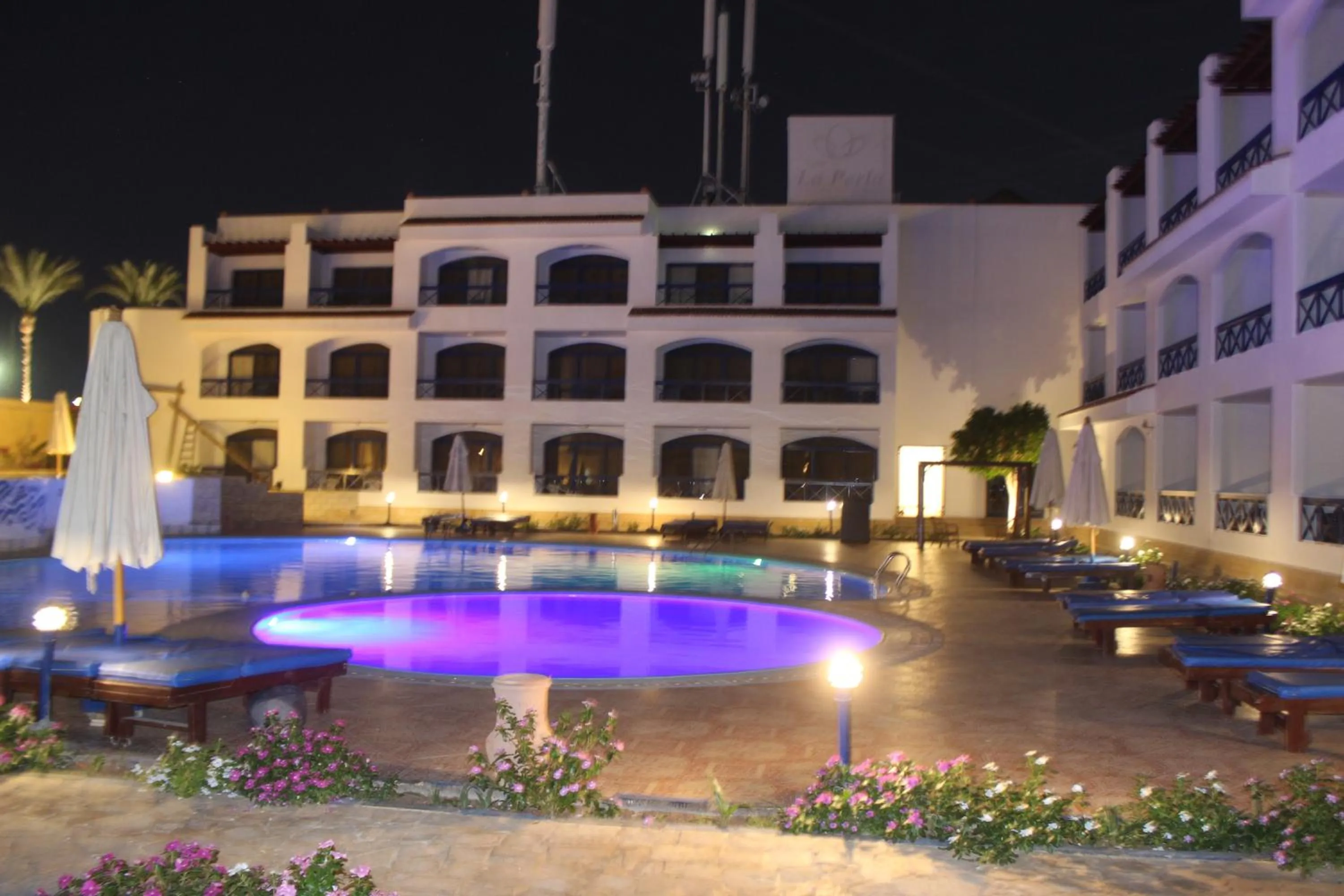 Swimming pool in El Khan Sharm Hotel