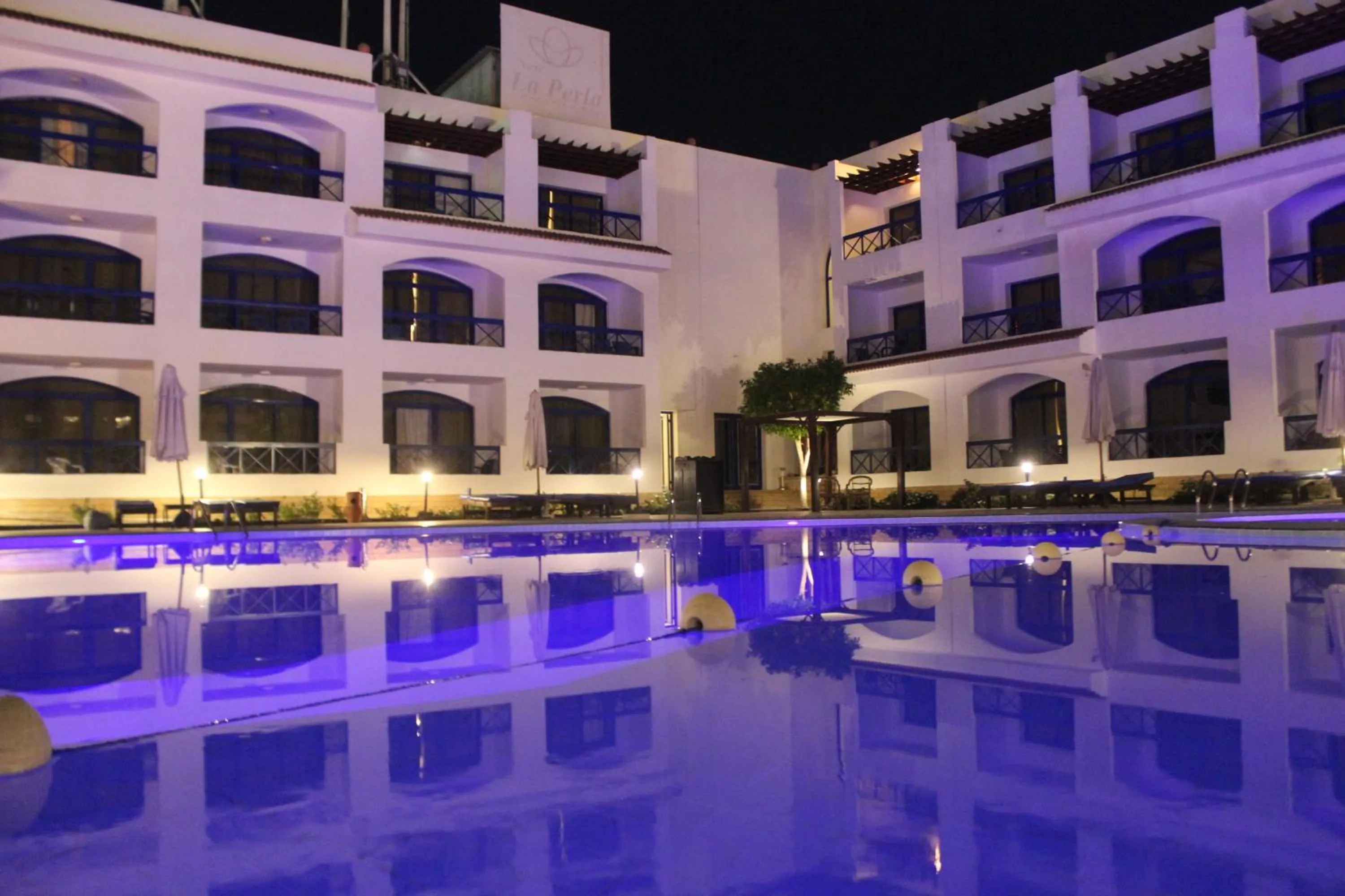 Swimming pool in El Khan Sharm Hotel