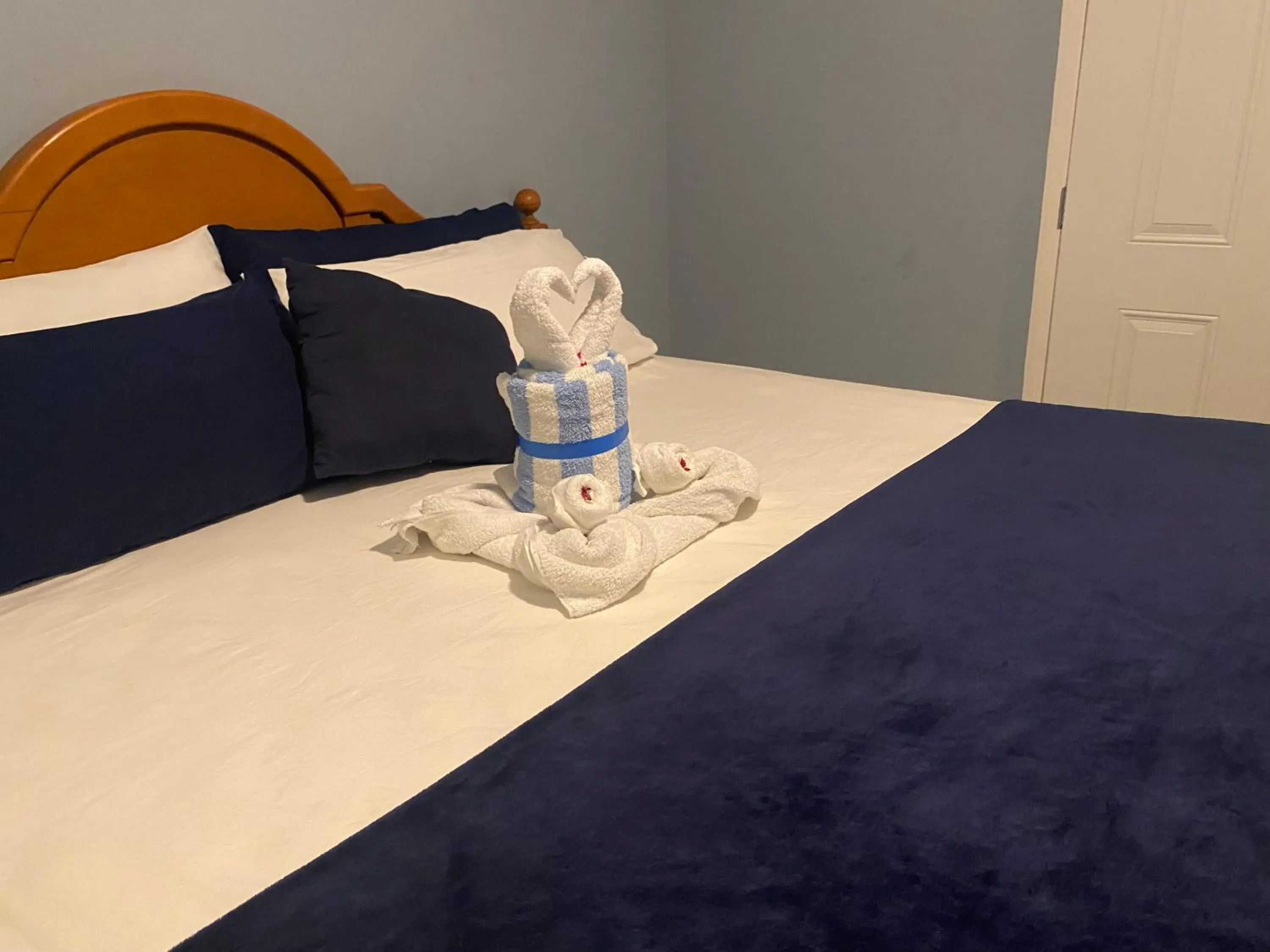 Bed in A taste of Jamaica Lavern’s Place