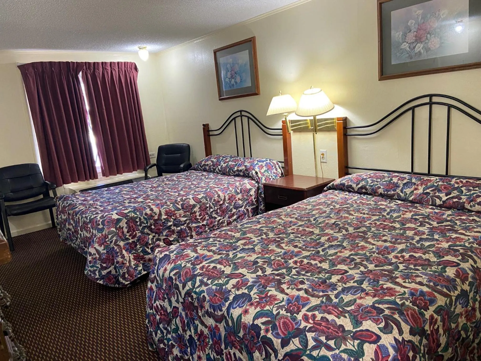 Photo of the whole room, Bed in Corbin Inn