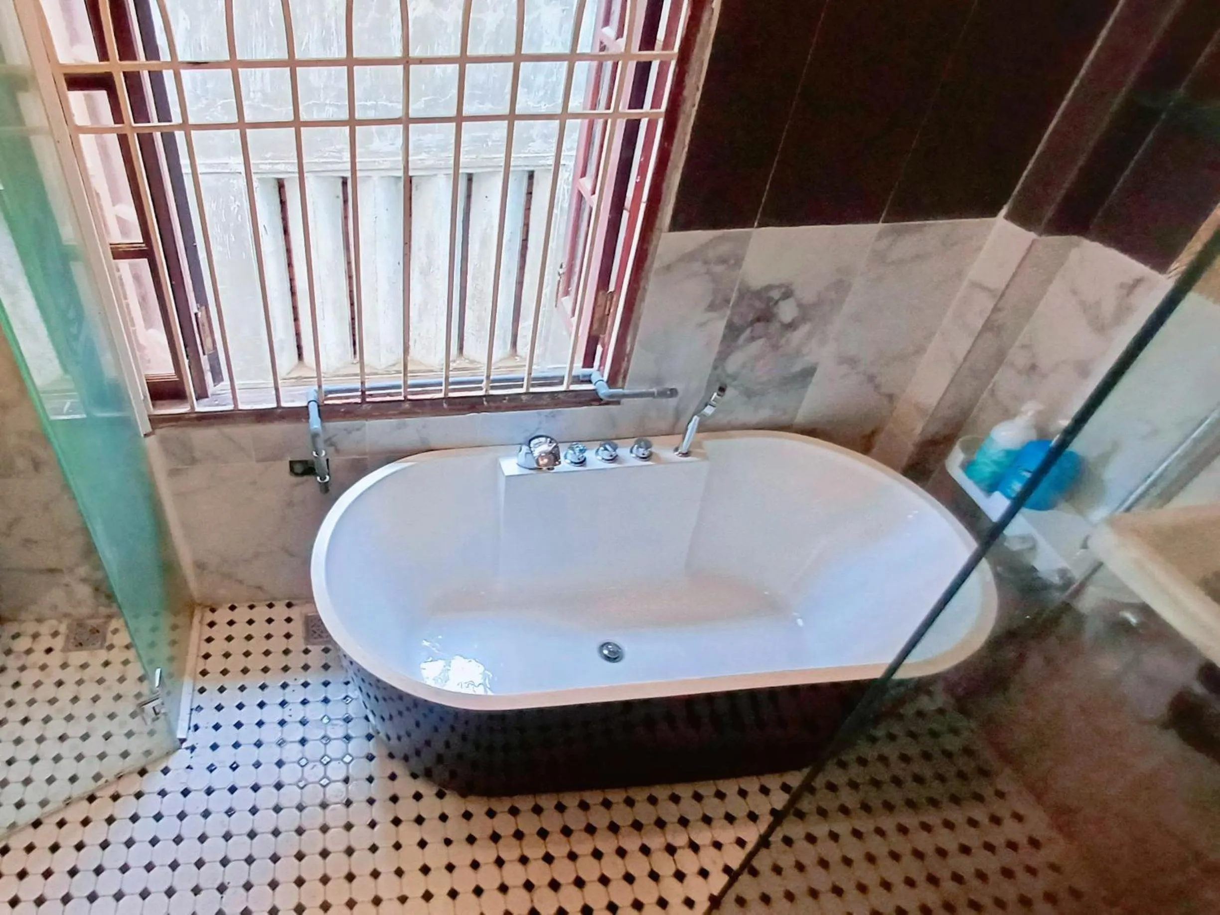 Shower in Homestay Hostel Apartment Minh Lộc