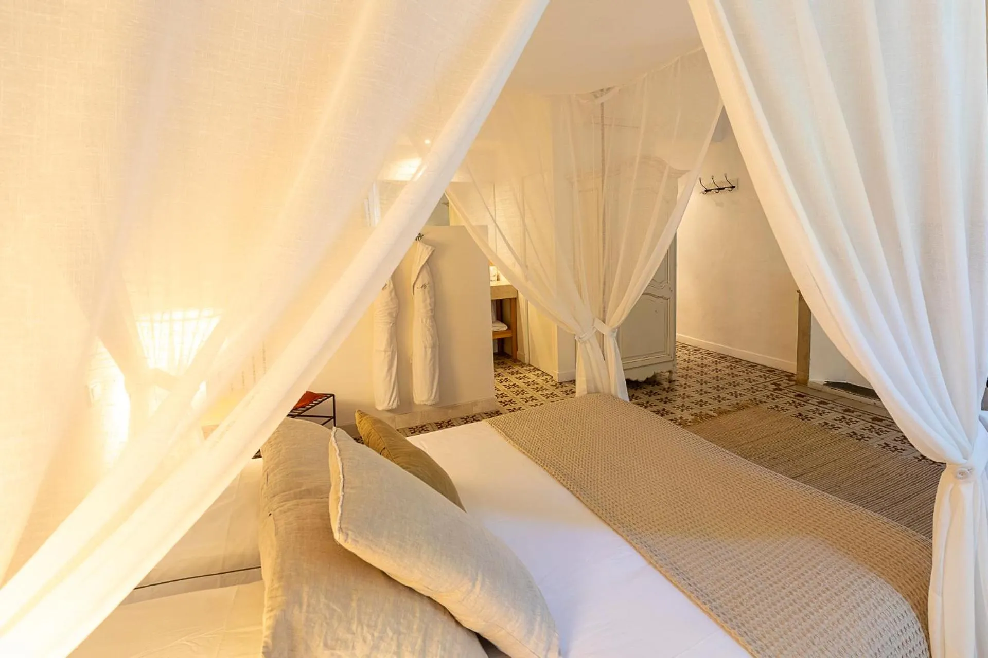 Photo of the whole room, Bed in Mas de Capelou