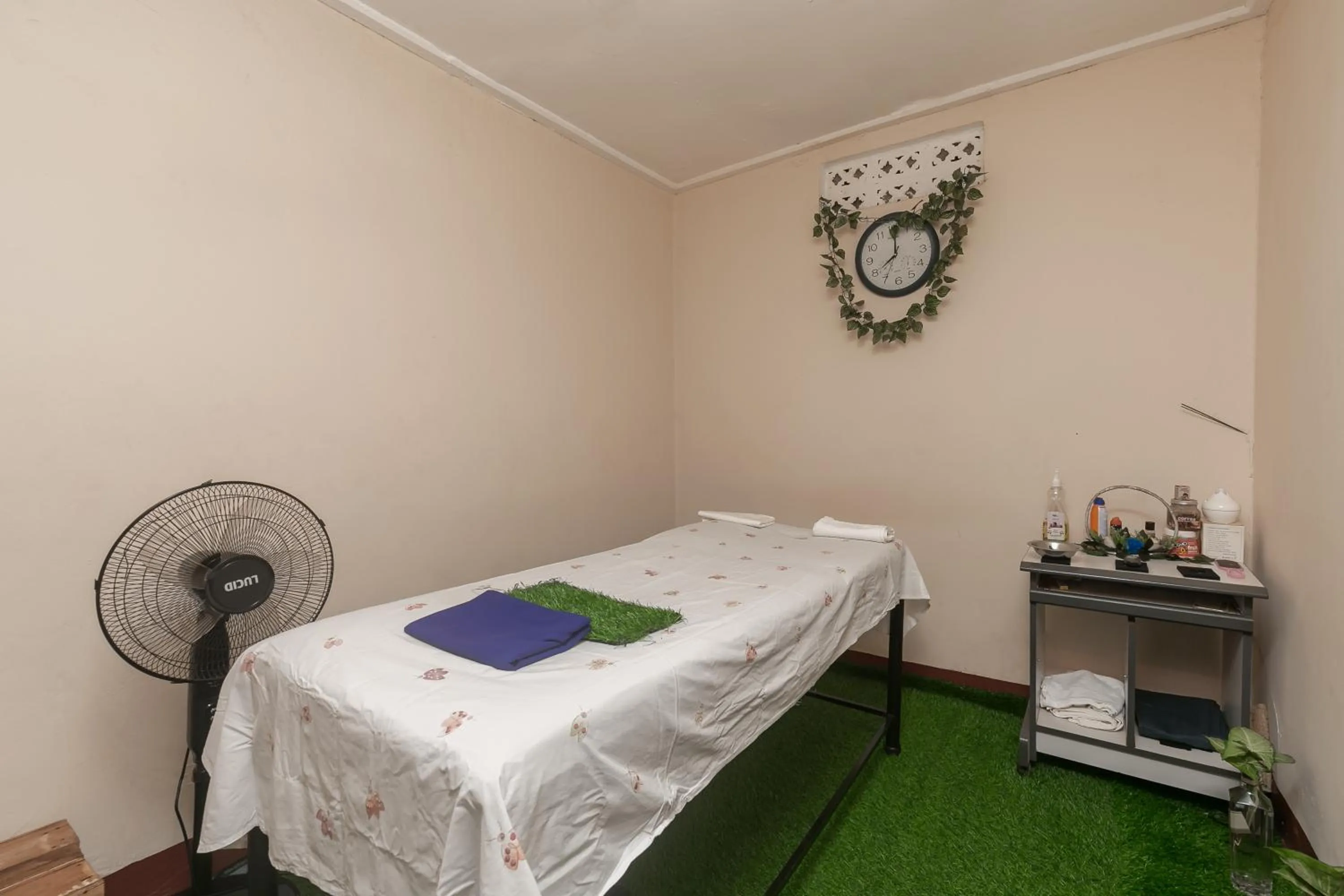 Massage in Dream jet suites