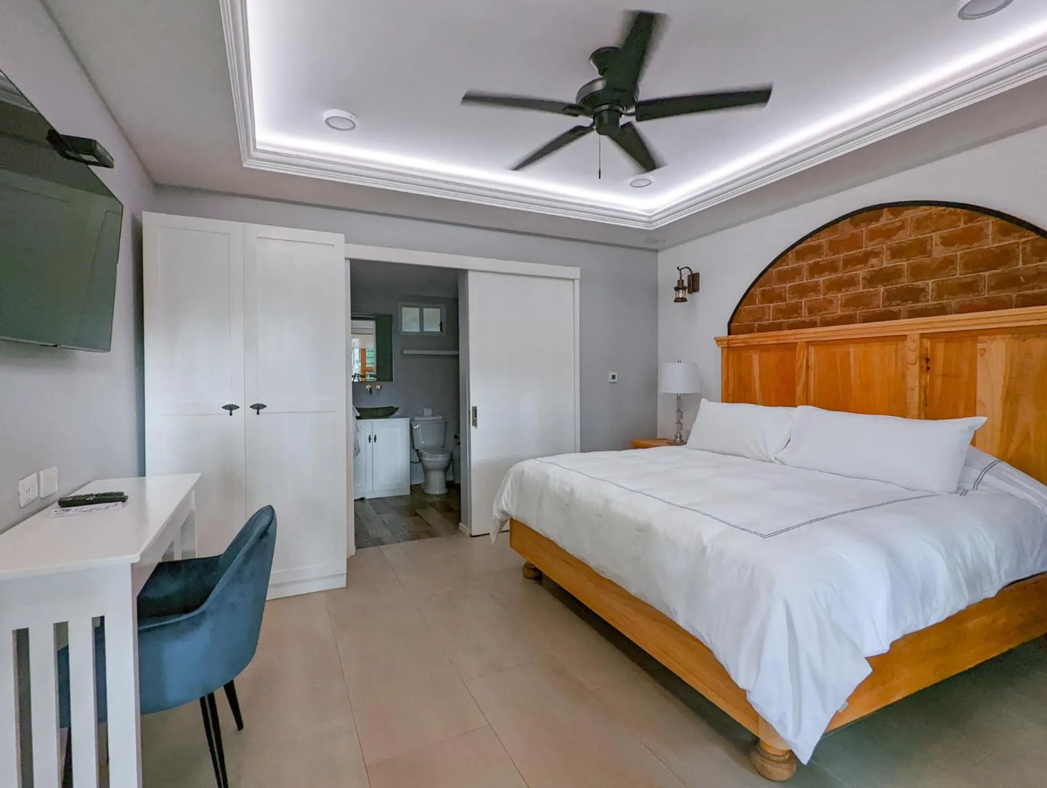 Photo of the whole room, Bed in Hacienda Valentino