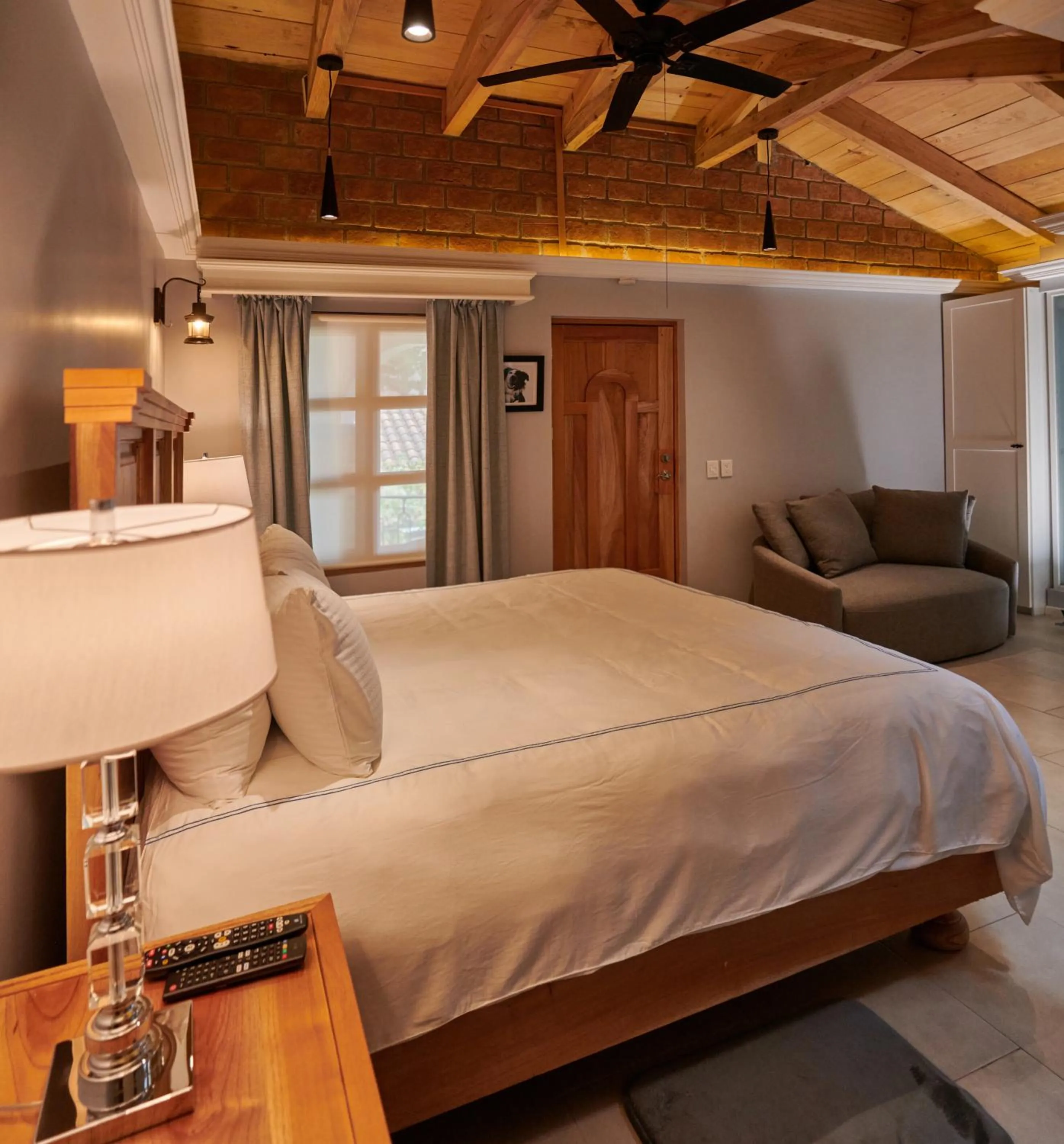 Bedroom, Bed in Hacienda Valentino