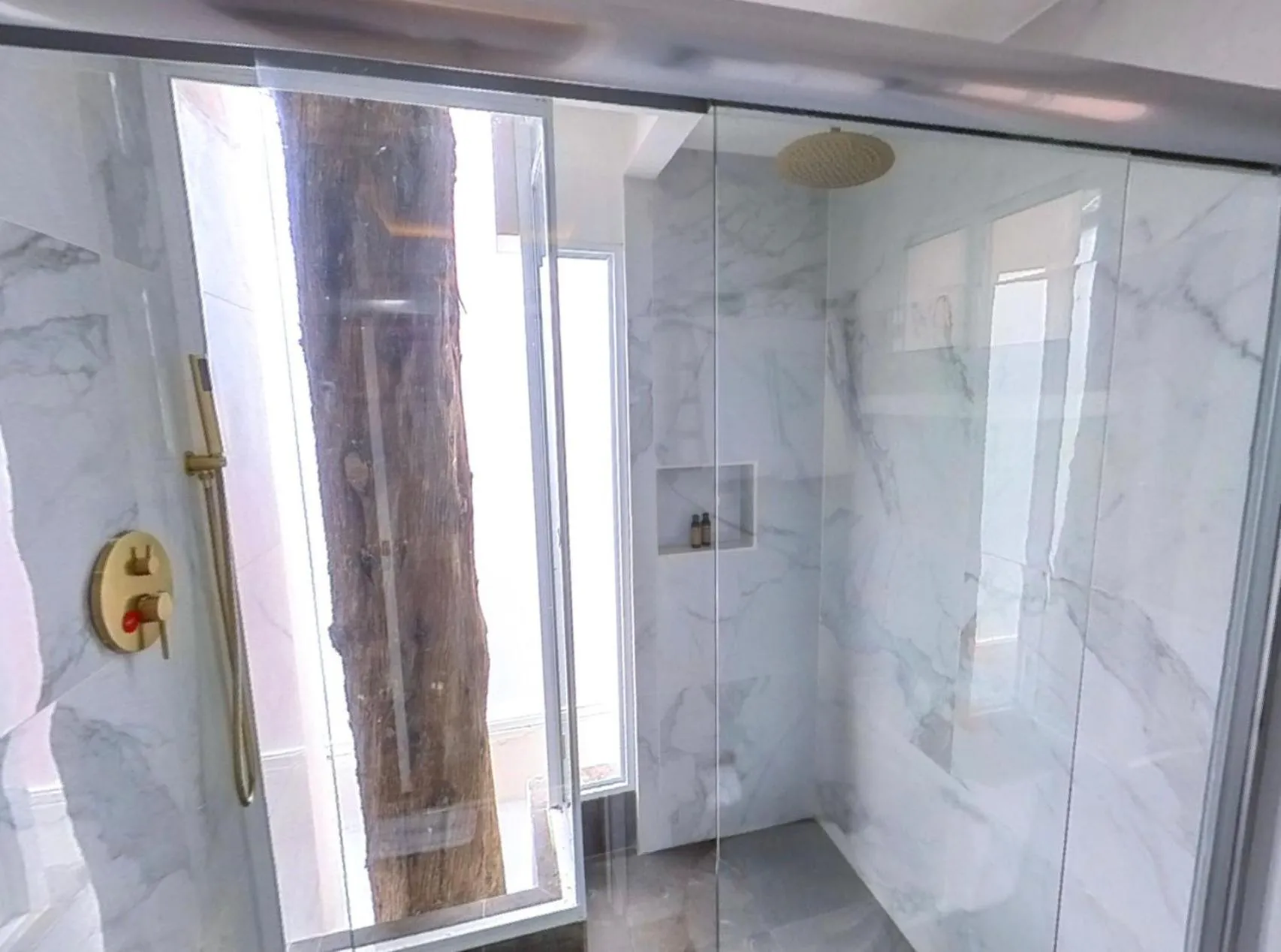 Shower in Hacienda Valentino